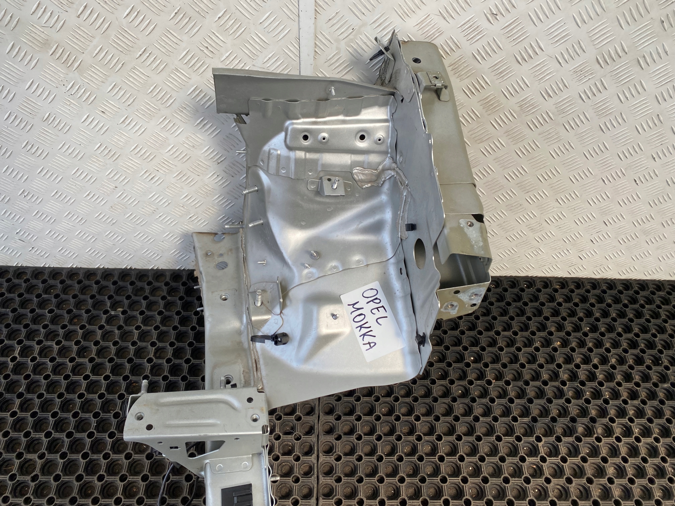 OPEL MOKKA A 12-18 quarter left FARTUCH front