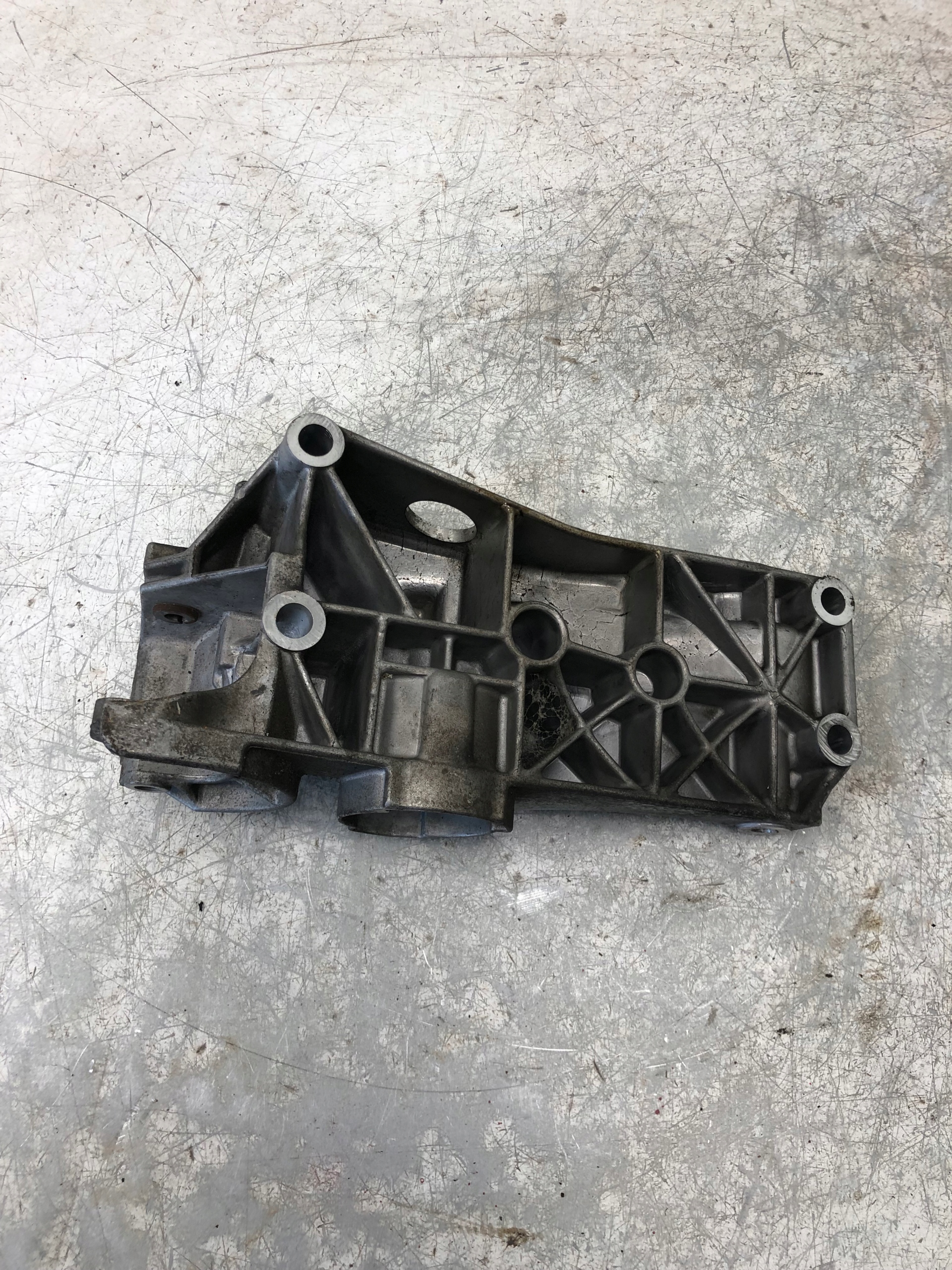 supporto alternatore VW SKODA AUDI AUC 032145169AB
