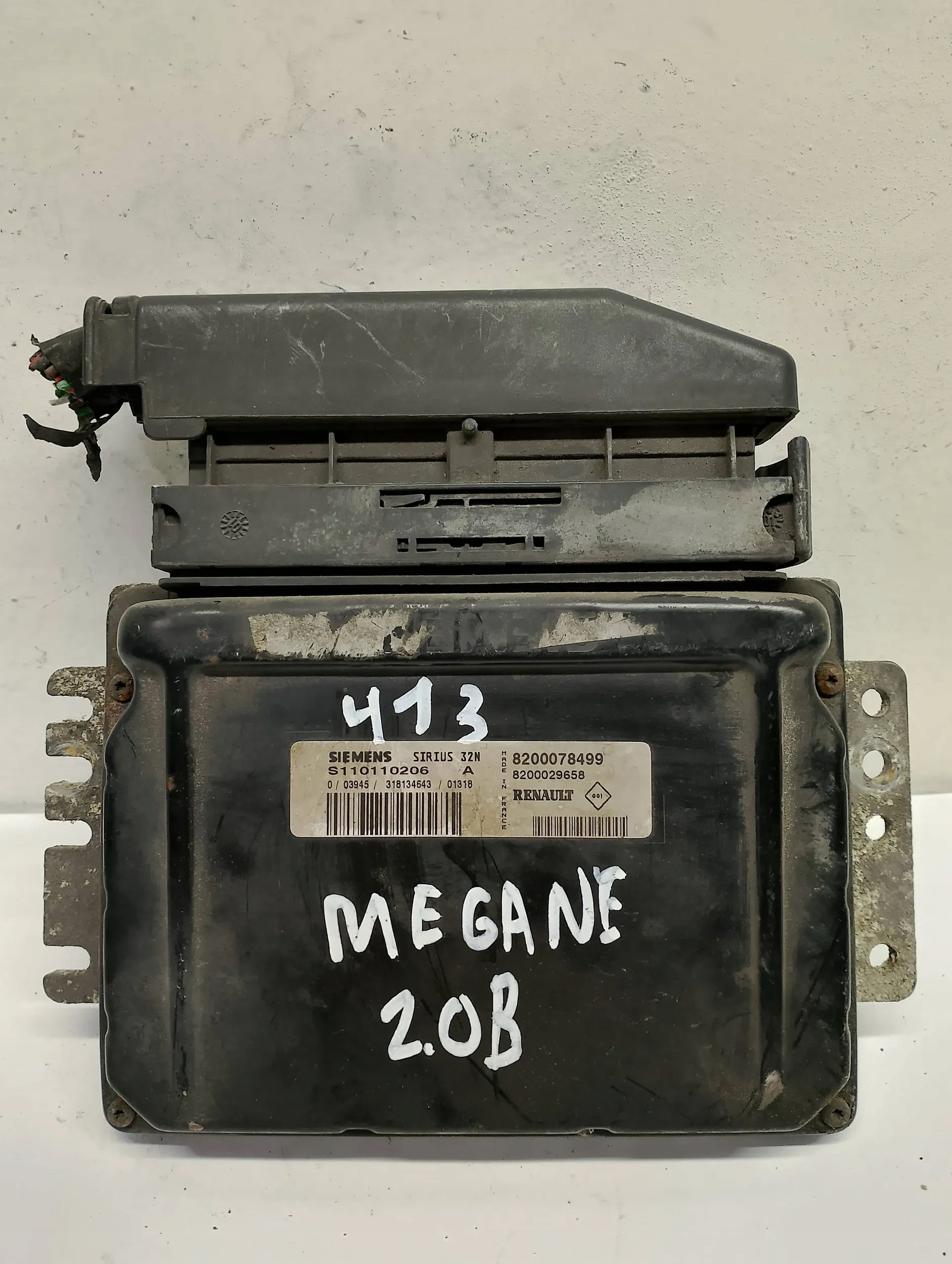 control unit computer of the engine Renault Megane 2.0 B 8200078499 S110110206