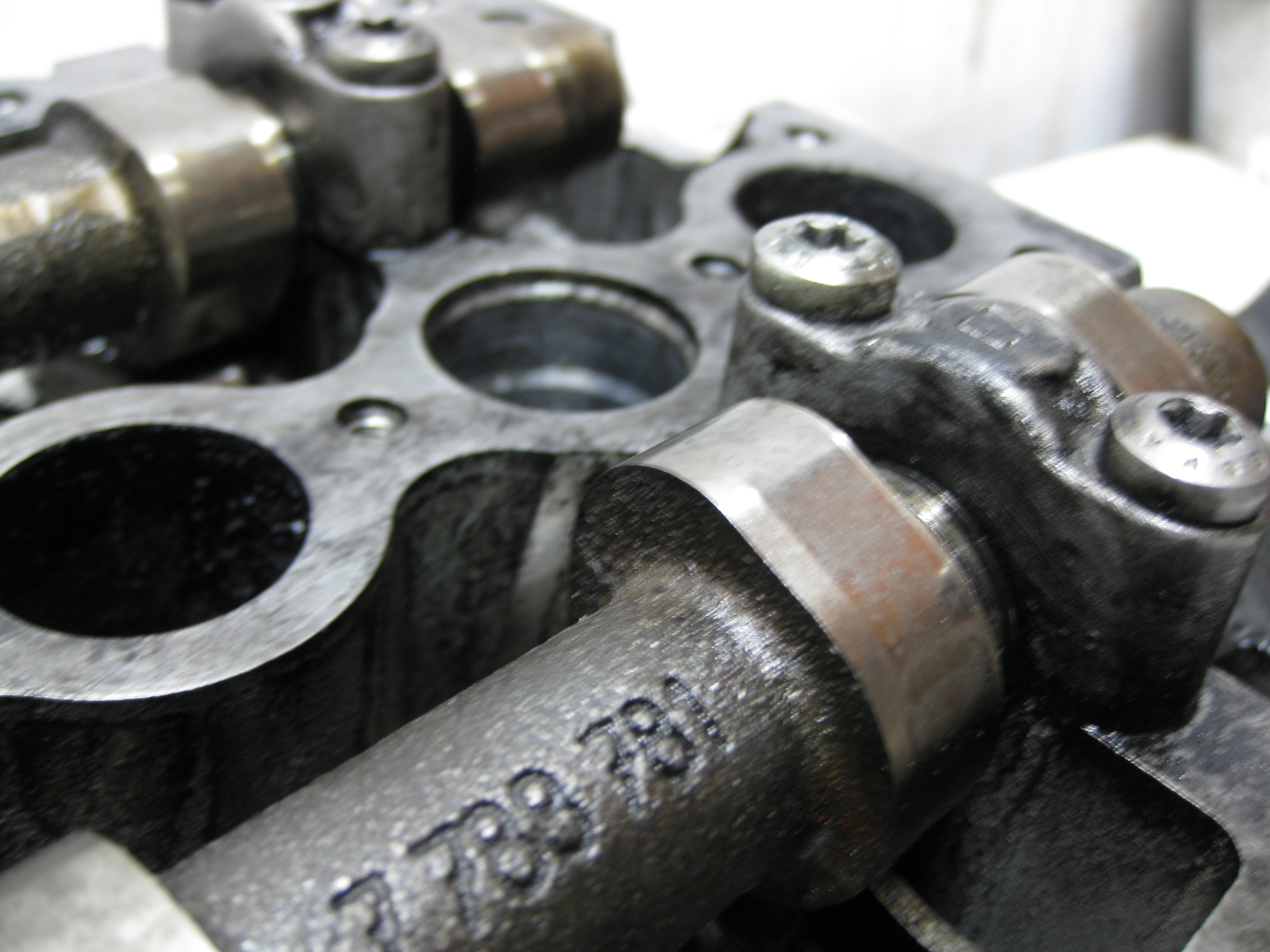 BMW E53 E60 E61 E65 X3 E83 3.0D head. of the engine 77885649