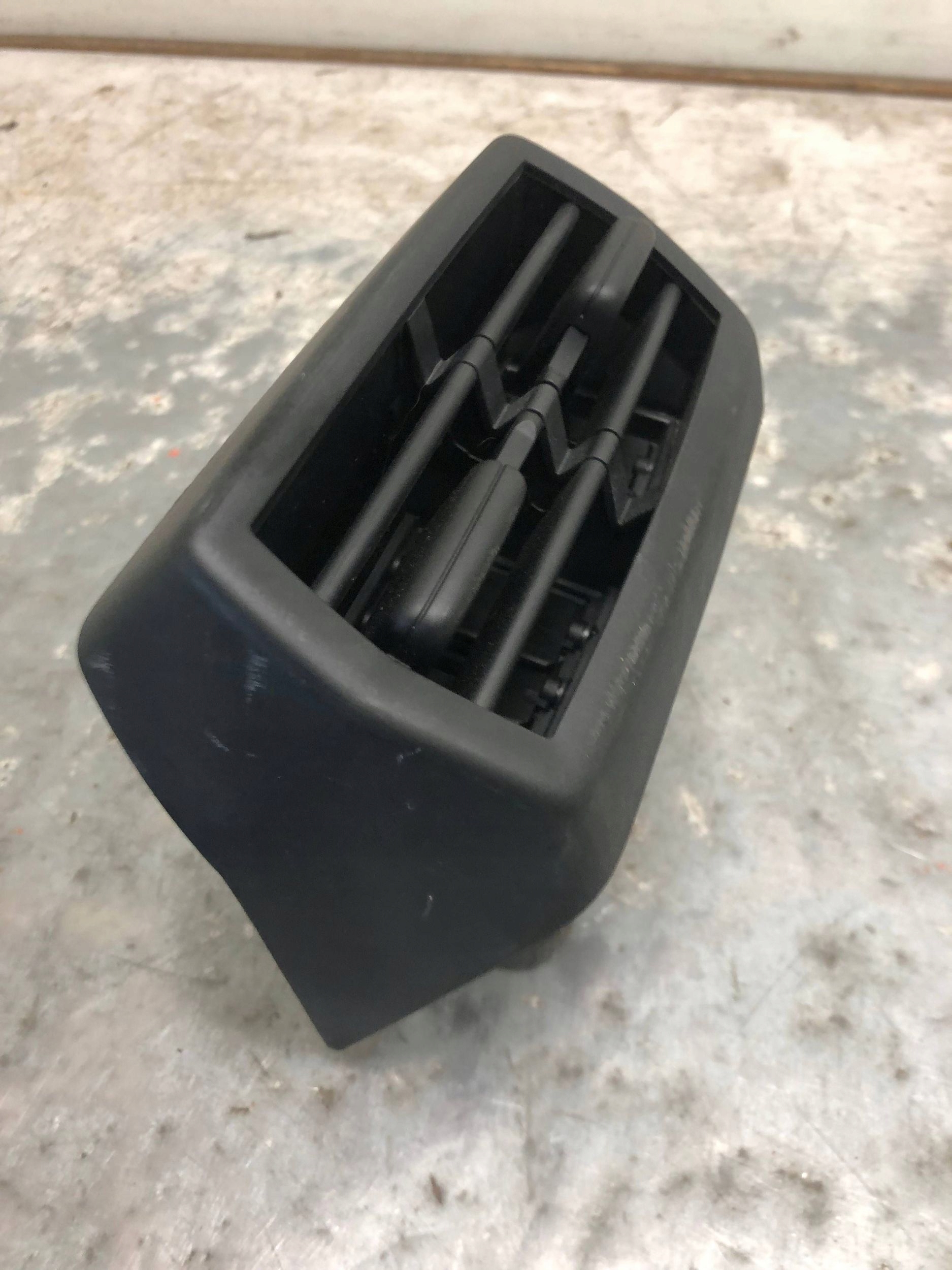 grid air conditioning devices rear part AUDI Q4 E-TRON 89A819203
