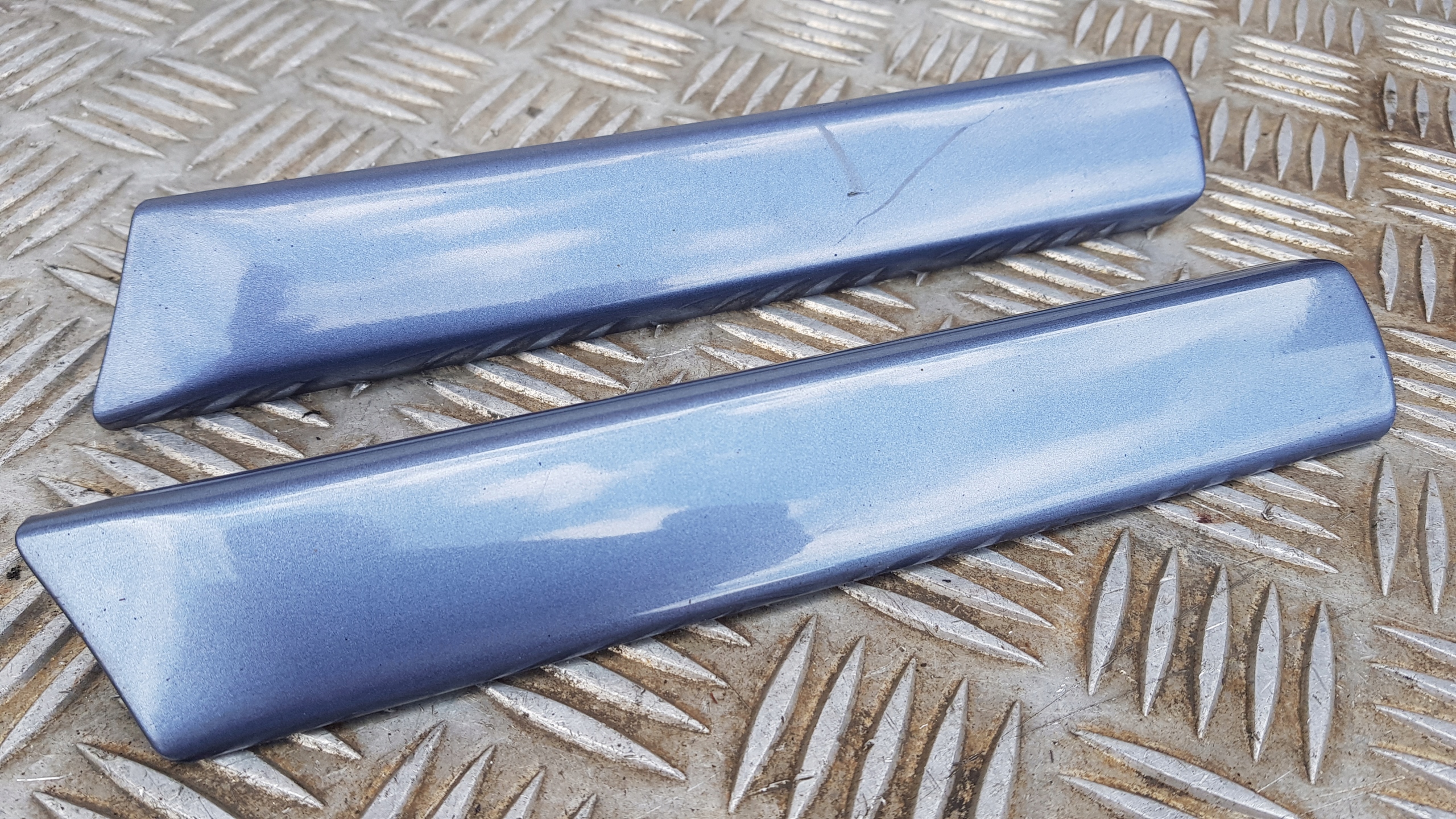 BMW E39 lišta blatníku levá pravá předek STAHLBLAU