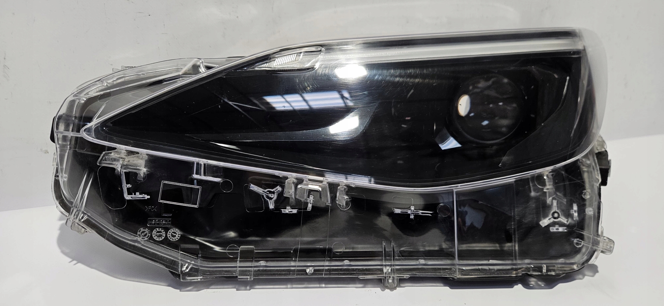 light left front lens LED TOYOTA YARIS CROSS 20