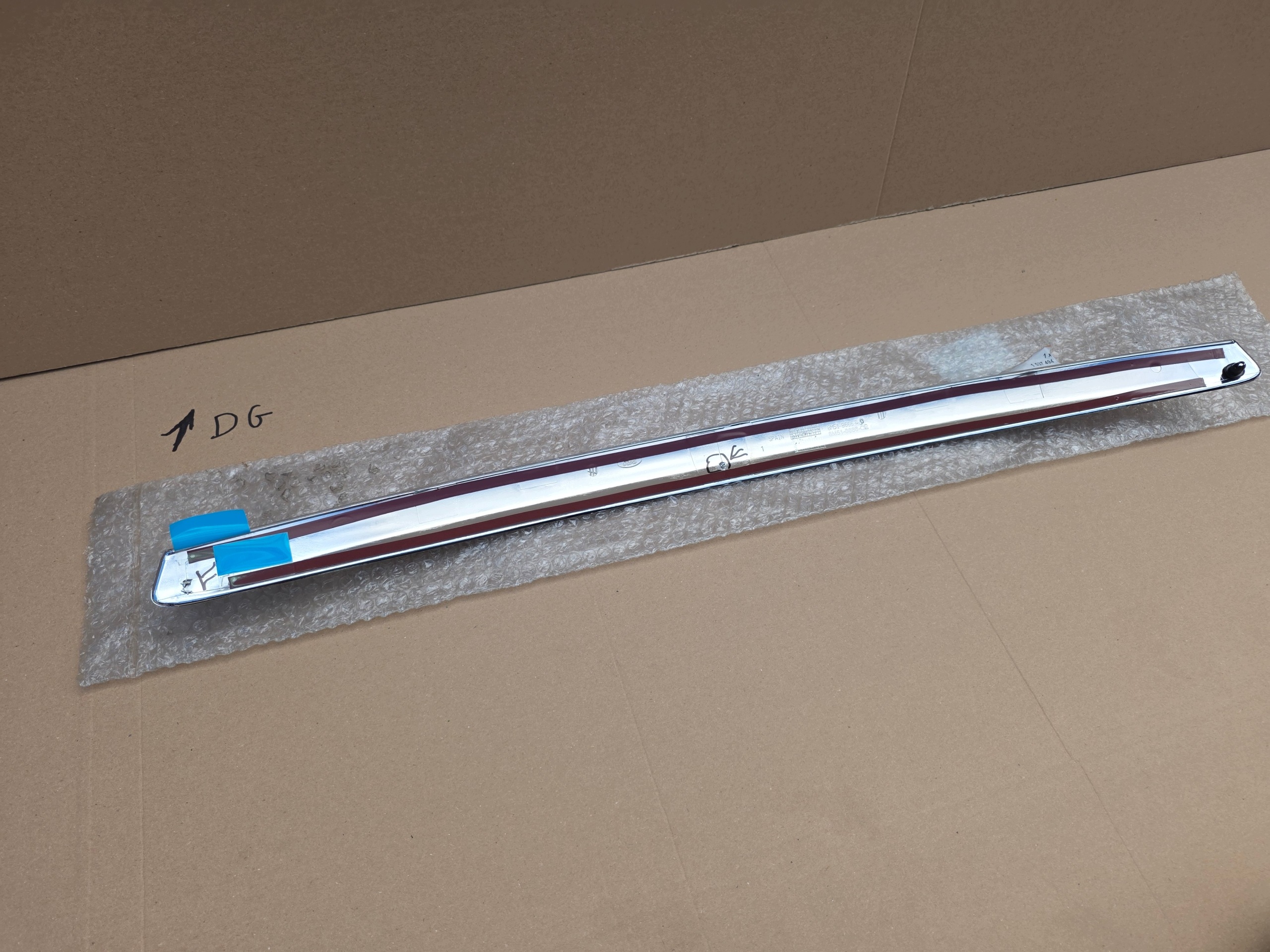 Ford Focus mk2 lift07-11r moulding bonnets chrom originál 8M518666BD