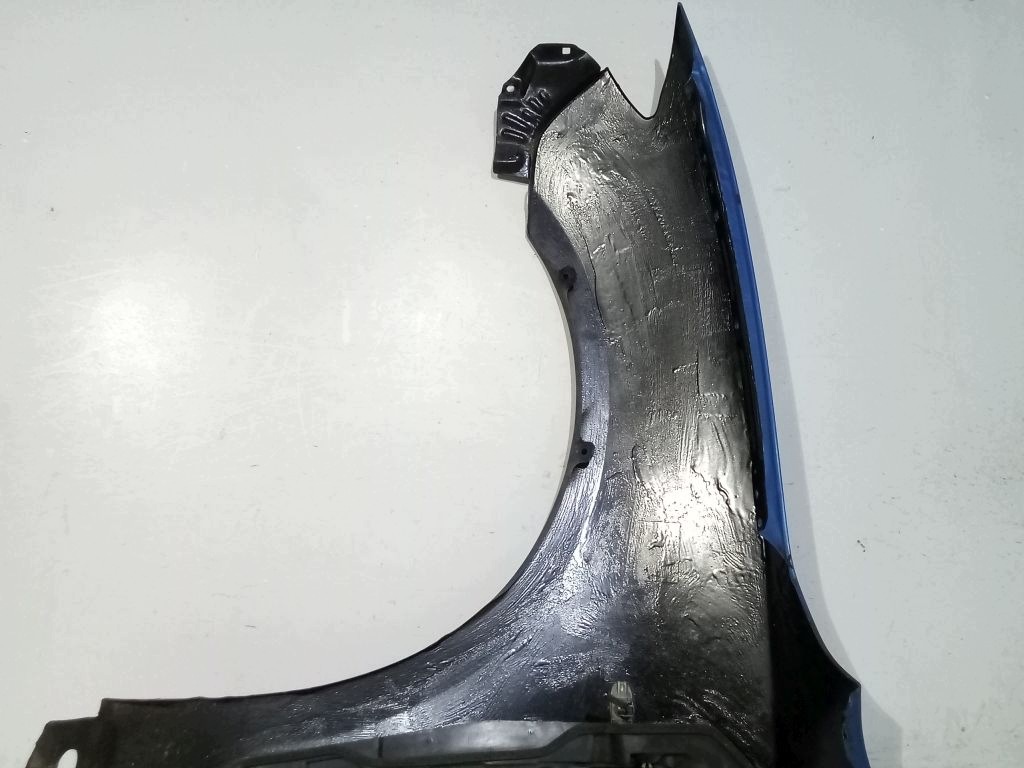 Mazda 3 BK Berline Aile Droite Droit Bouche buse