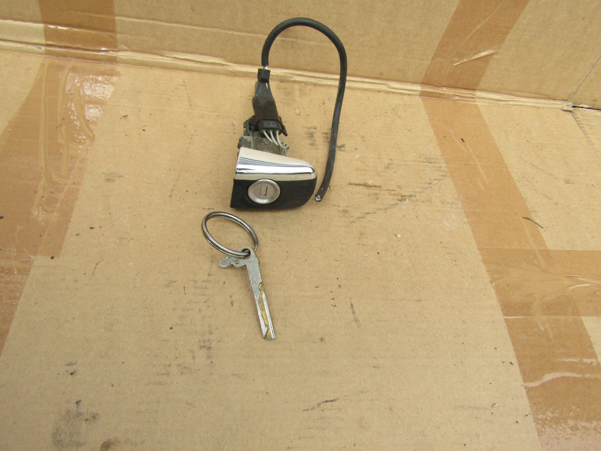 1 MERCEDES W210 97-99 LEWA WKLADKA ZAMKA DRZWI + KLUCZYK CHROM