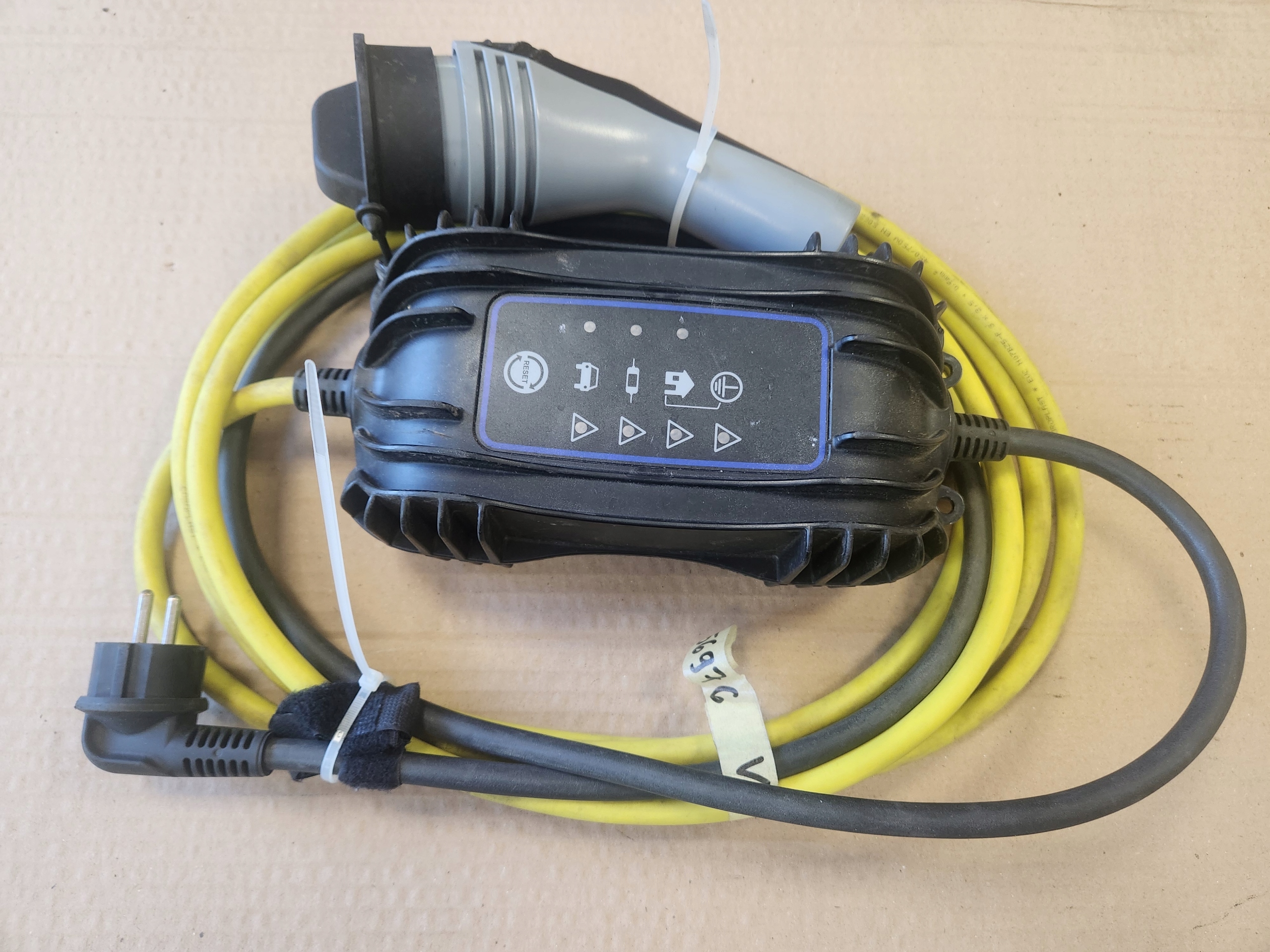 ŁADOWARKA KABEL VW GOLF VIII UP PASSAT B8 ORYG.12E971675BS *