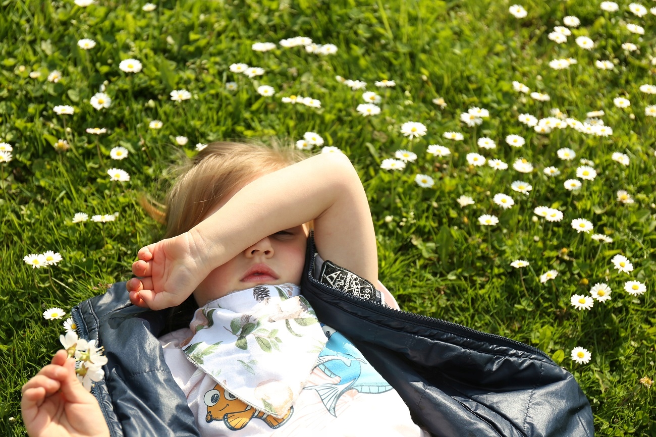 BABYMAM MIĘKKI ŚLINIAK APASZKA MINKY NA RZEPY 2w1 Kolor Odcienie szarości i srebra