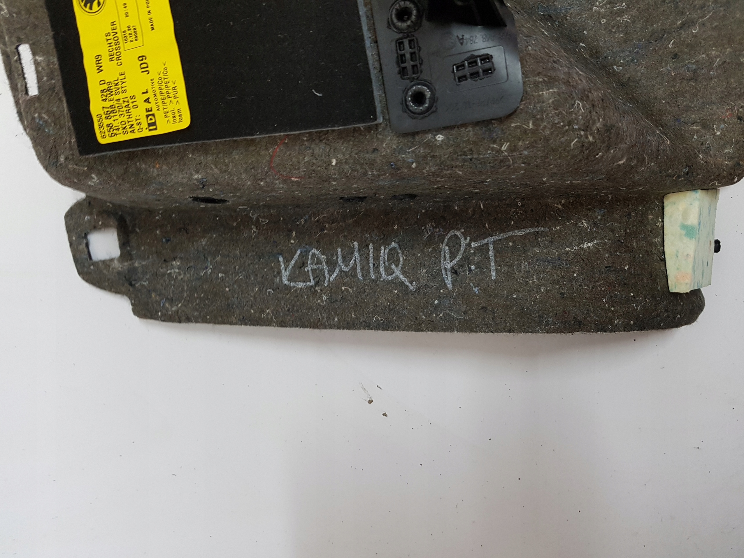 SKODA KAMIQ boot upholstery right rear part