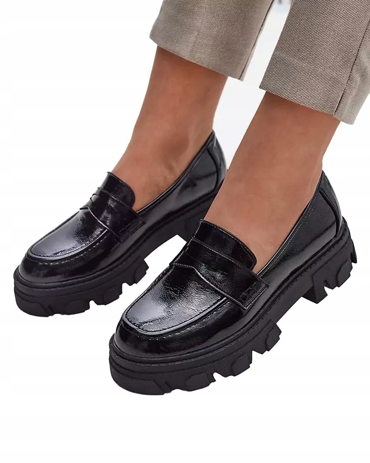 

Czarne Mokasyny Masywna Podeszwa Desila 40