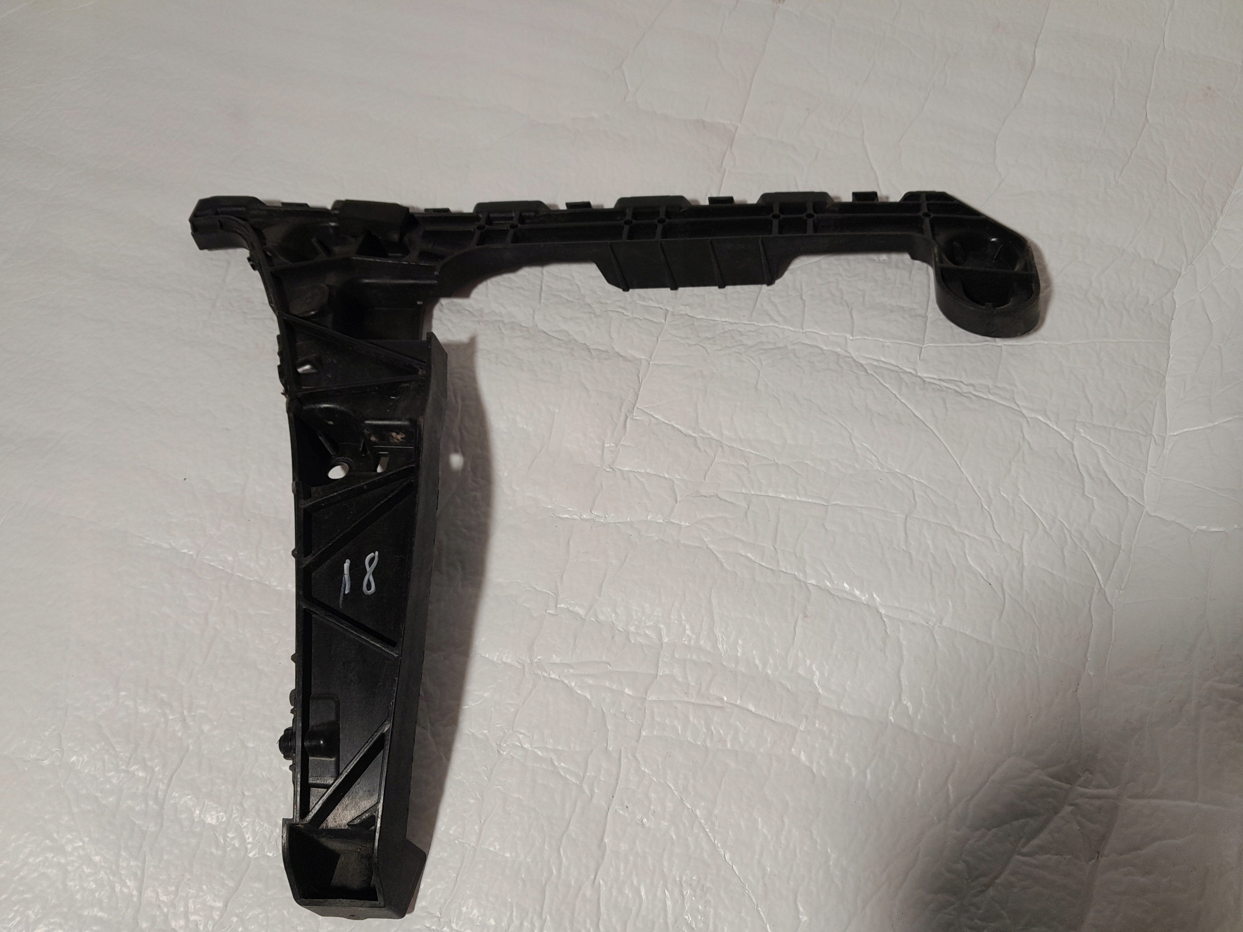 AUDI A4 B9 support holder of a bumper left rear part 8W5807453