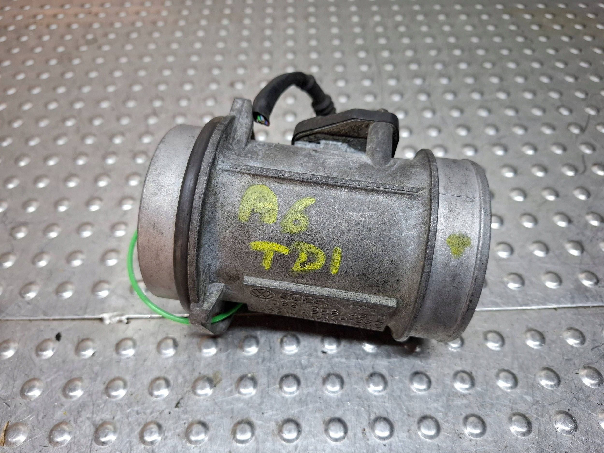 flow meter 059906461D AFH70-25C AUDI A6 C5 A4 B6 PASSAT B5 LIFT 2.5TDI
