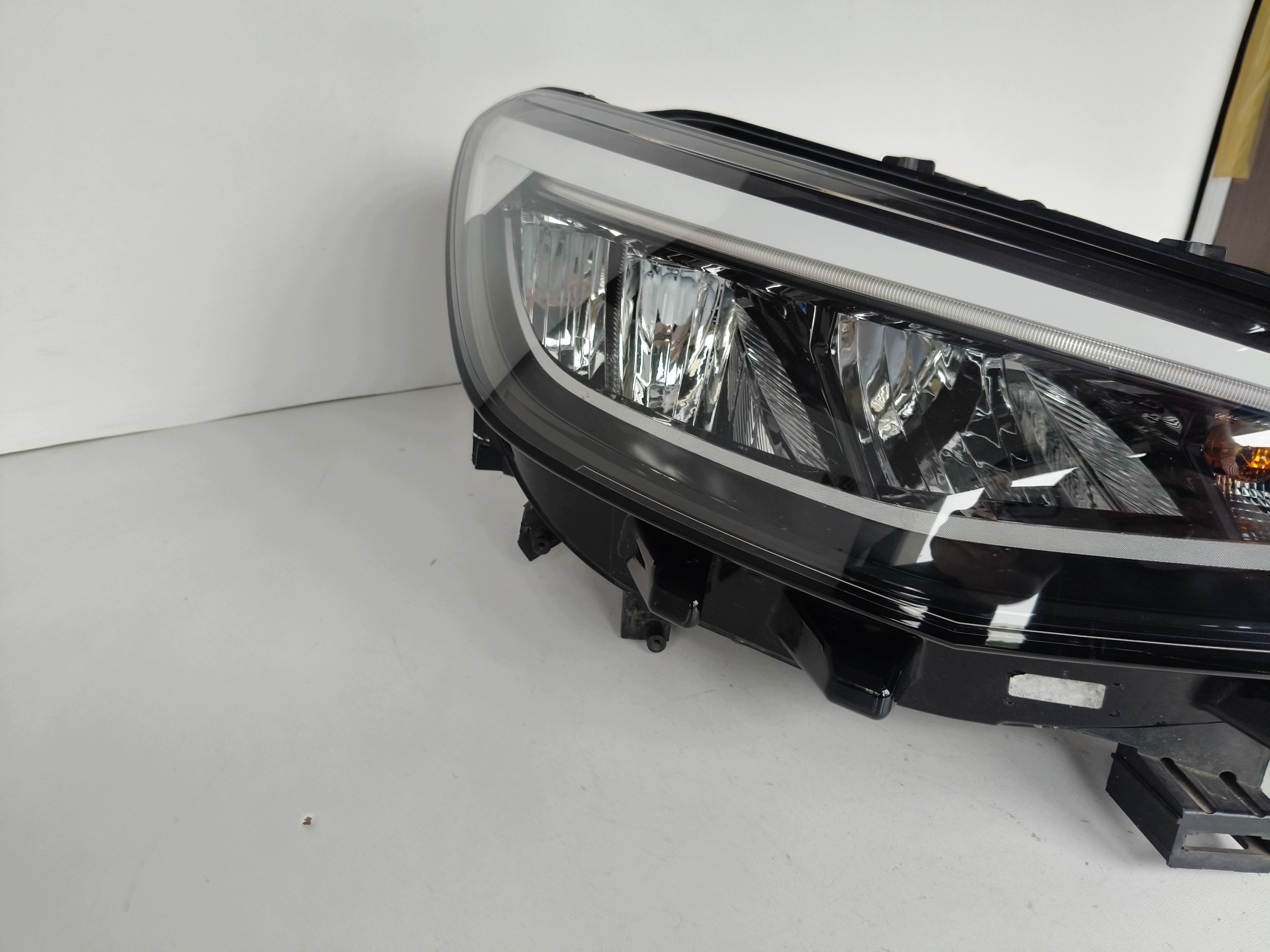 light right REFLEKTOR VW ID4 11A 21- LED