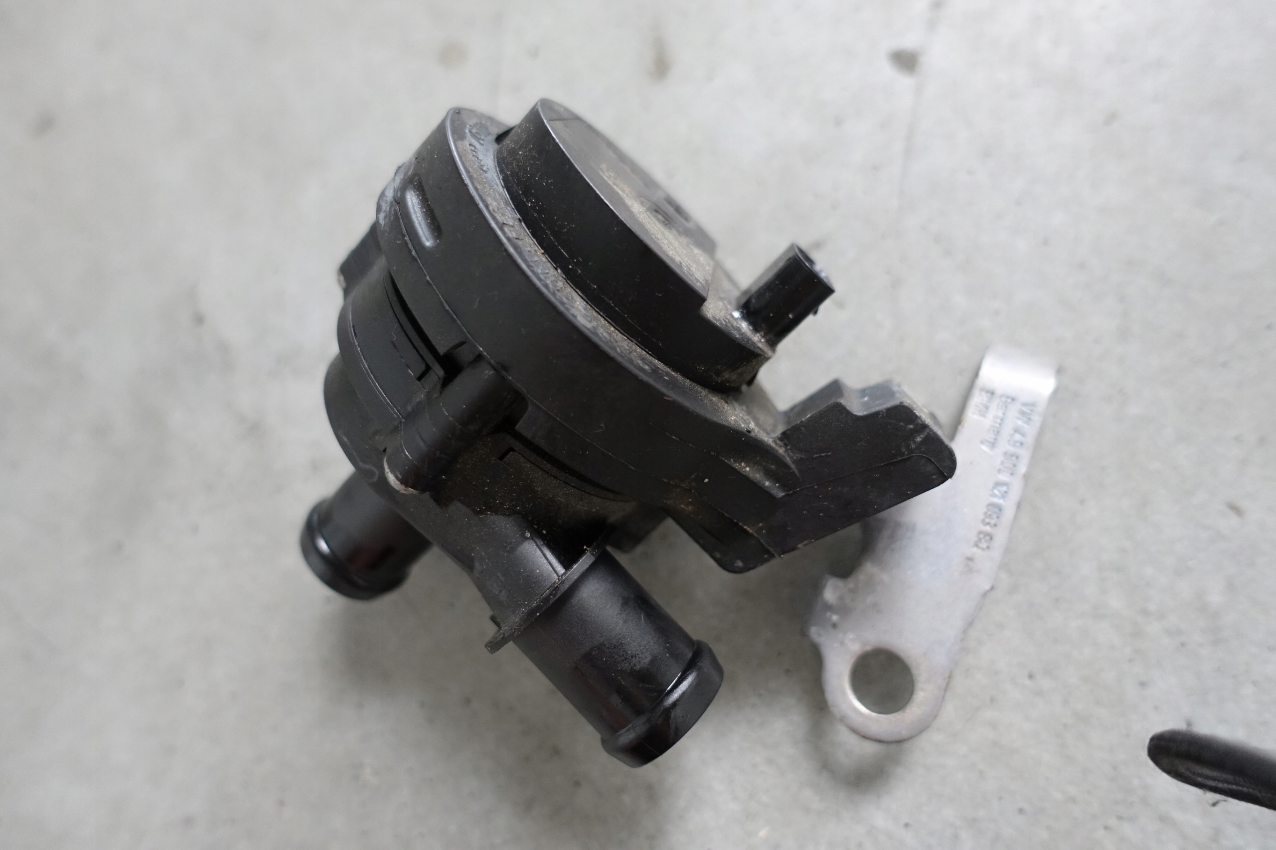 VW TIGUAN II ALLSPACE 2.0 TDI DODATKOWA POMPA WODY