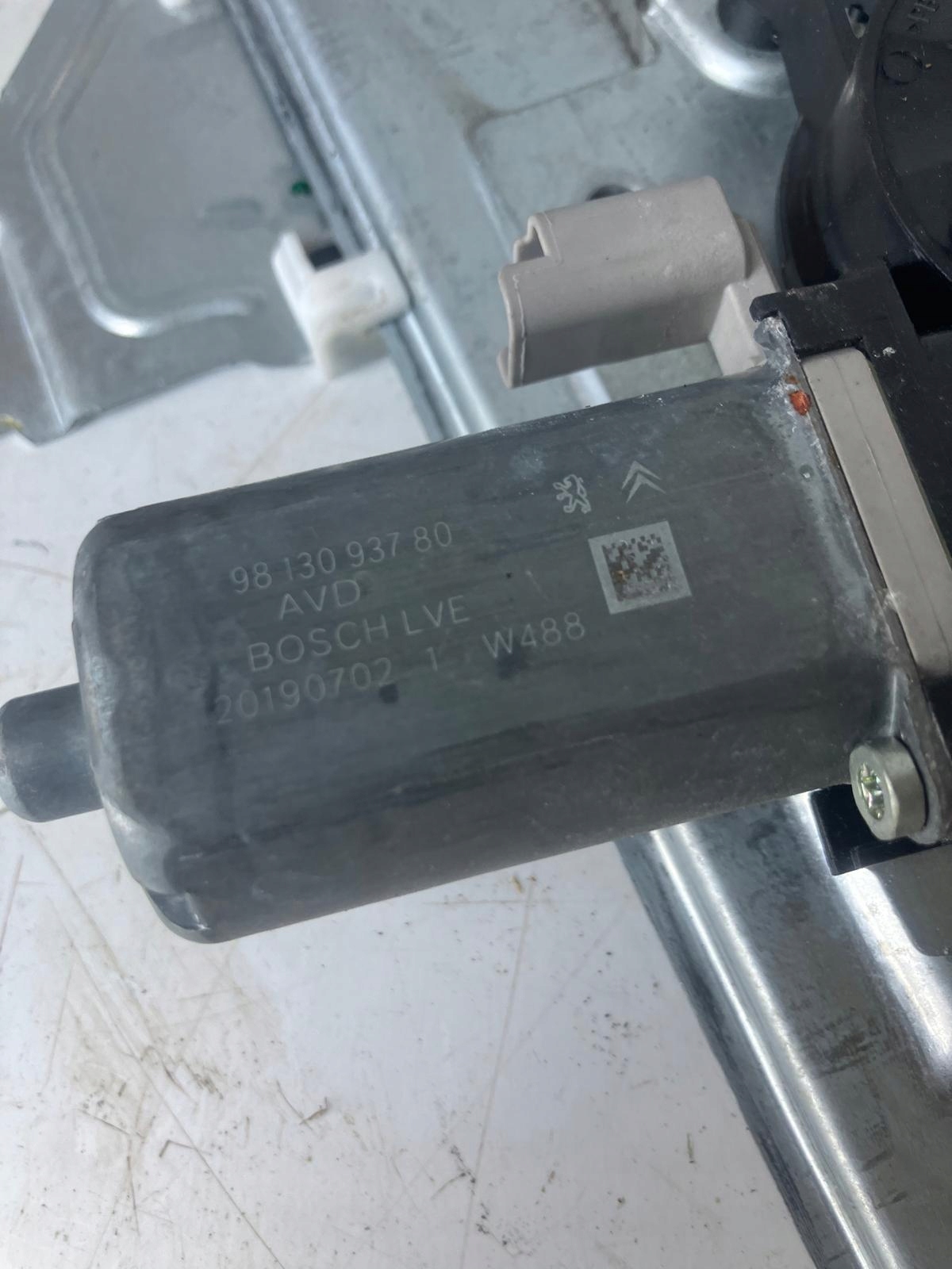 window regulator right front CITROEN C3 III 9813093180 9813093780