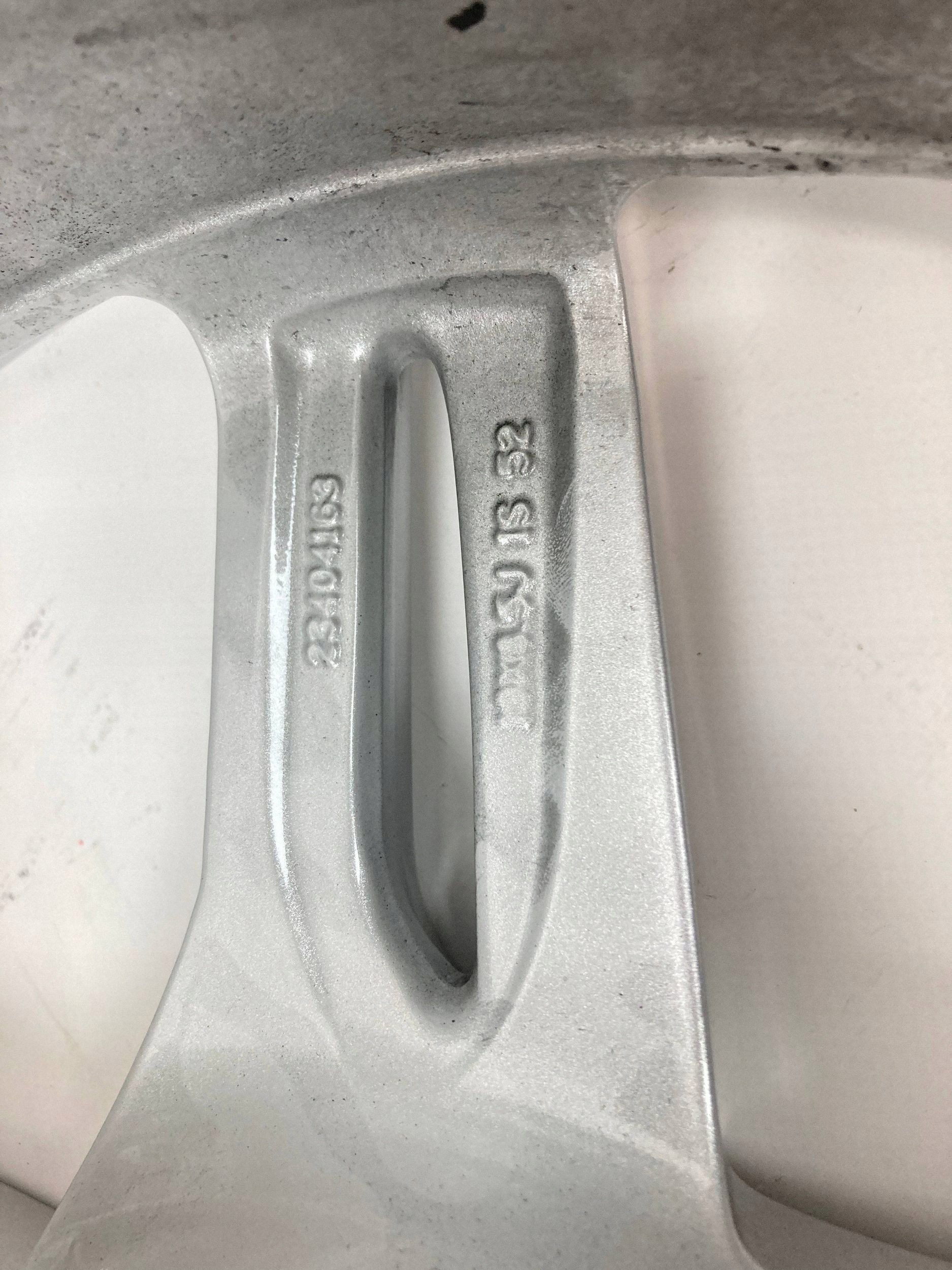 Chevrolet Corvette C8 Stingray cerchio ruota cerchio di alluminio 19' OEM 2020-2024