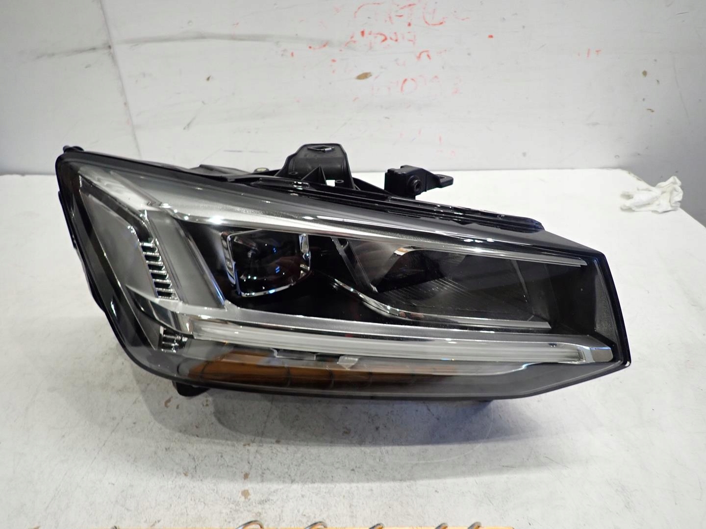 light front front right AUDI Q2 2016- FULL LED 81A941034