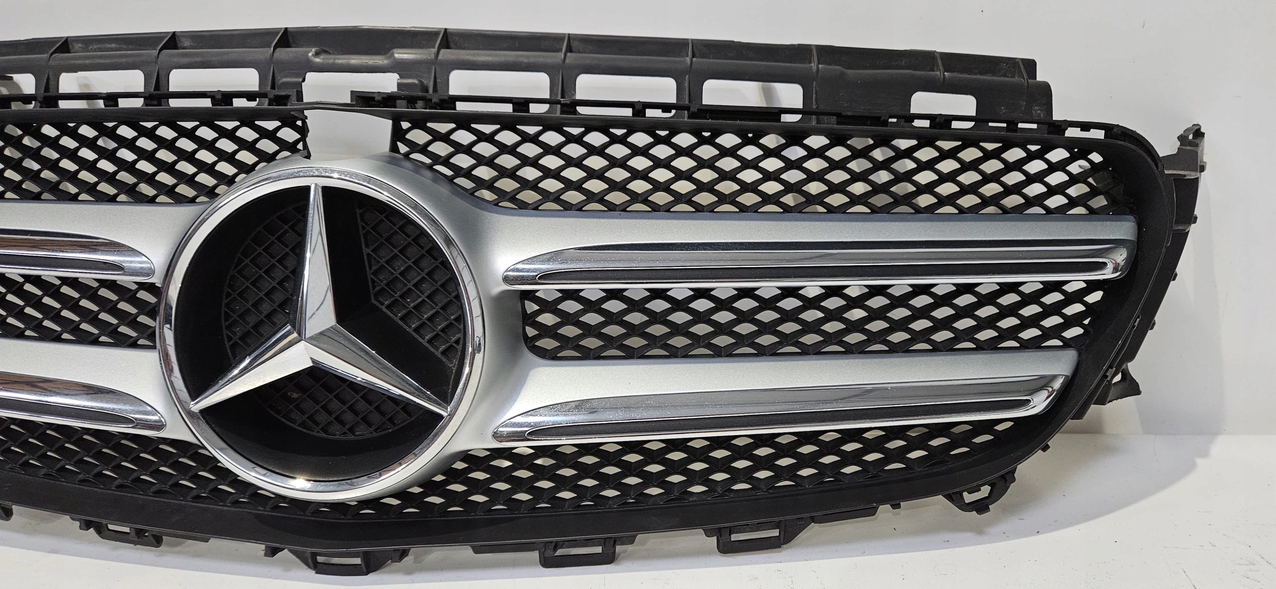 ATRAPA GRILL ZDERZAKA MERCEDES E KLASA W213 KAMERA Typ samochodu Samochody osobowe