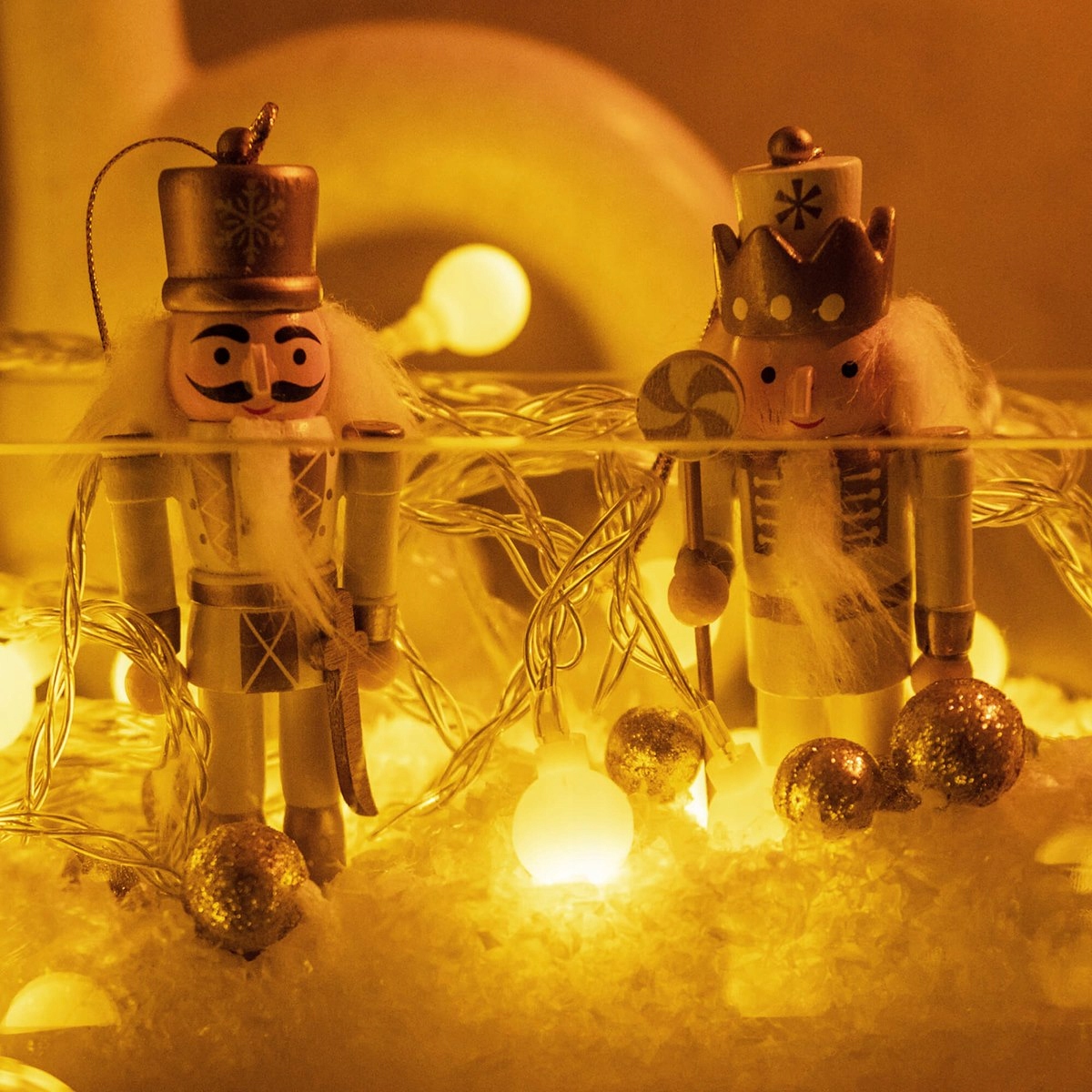 LAMPKI CHOINKOWE NA CHOINKĘ 7,5m KULKI LED BATERIE Marka Springos