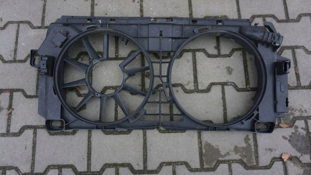 MERCEDES SPRINTER 910 - chladič vody ventilátor