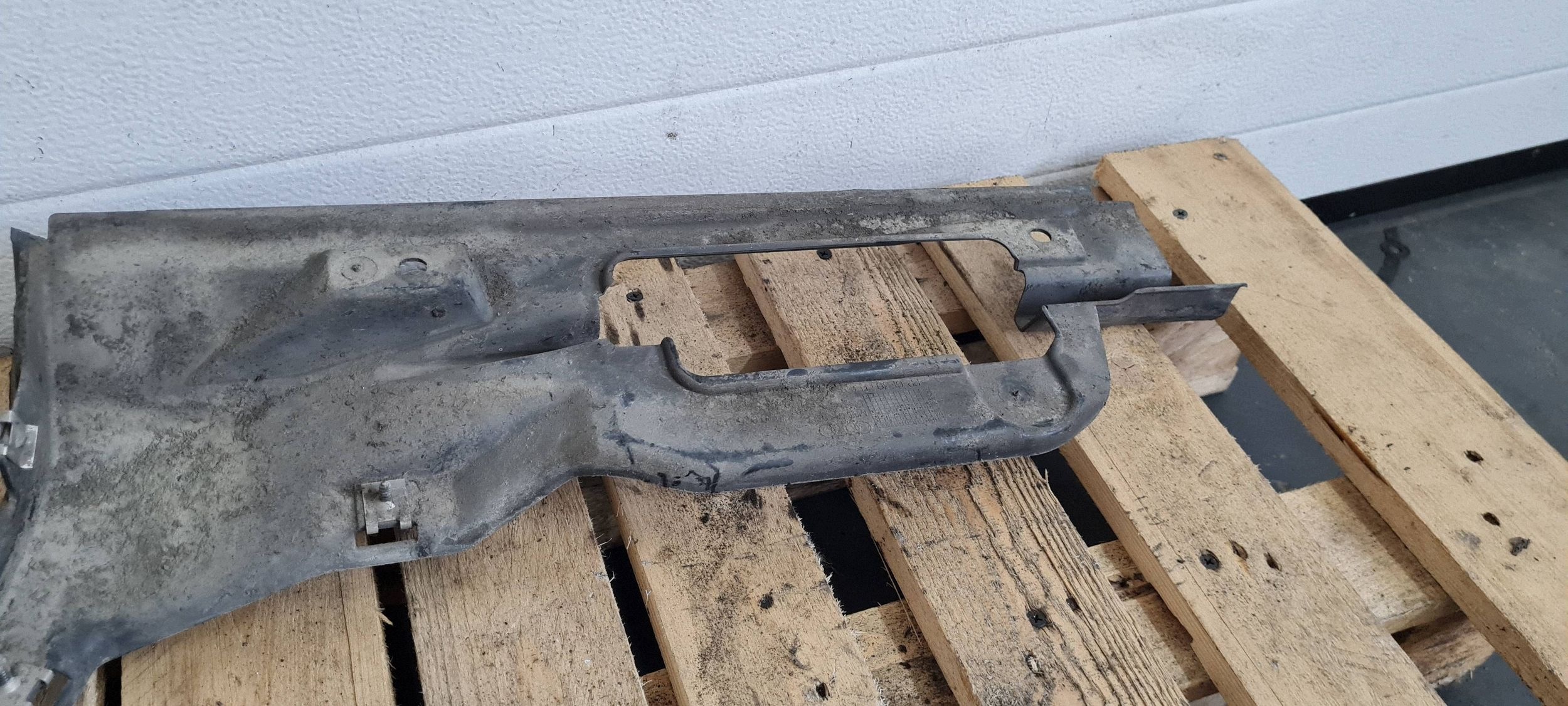 Q5 8R SQ5 cover cap chassis left left rear part 8R0825213A