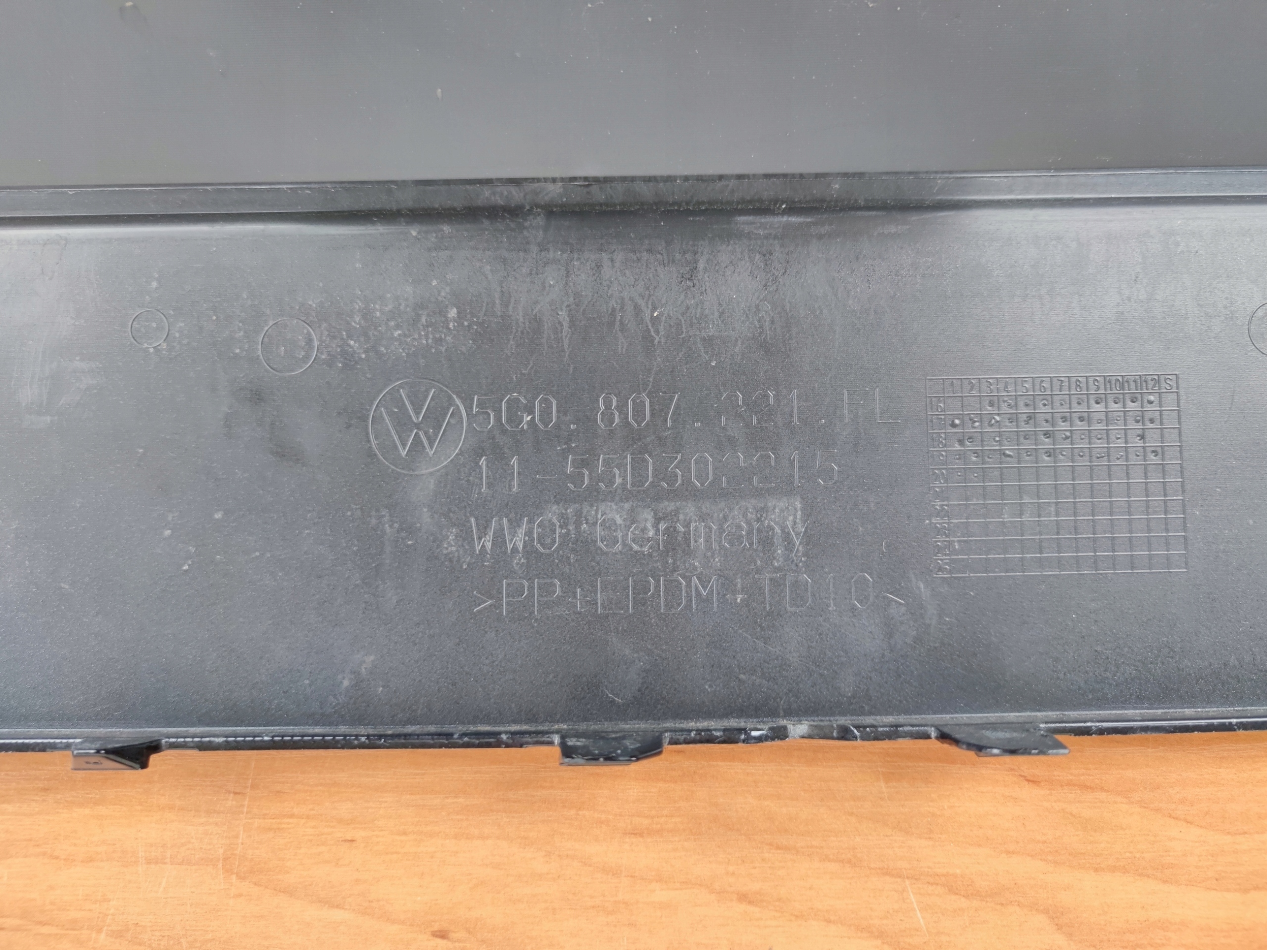 VW GOLF VII 7 LIFT bumper front below PDC and washers