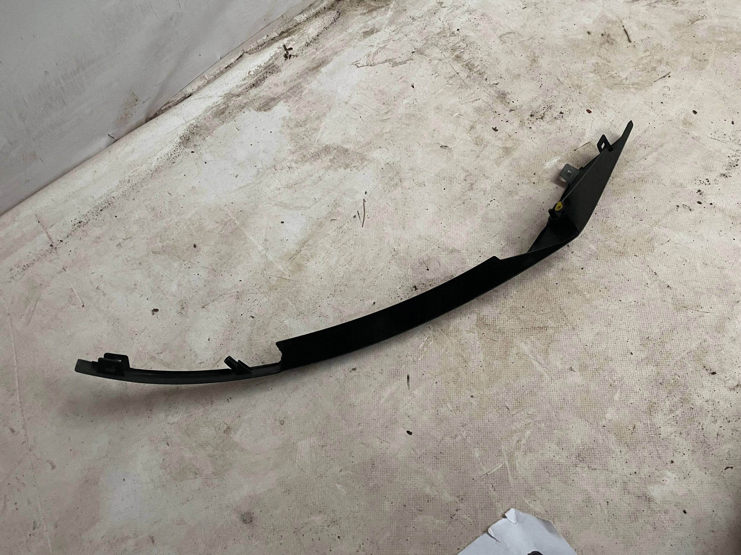 moulding of a bumper of the front side left JAGUAR and-PACE J9D3-17E837-A @A