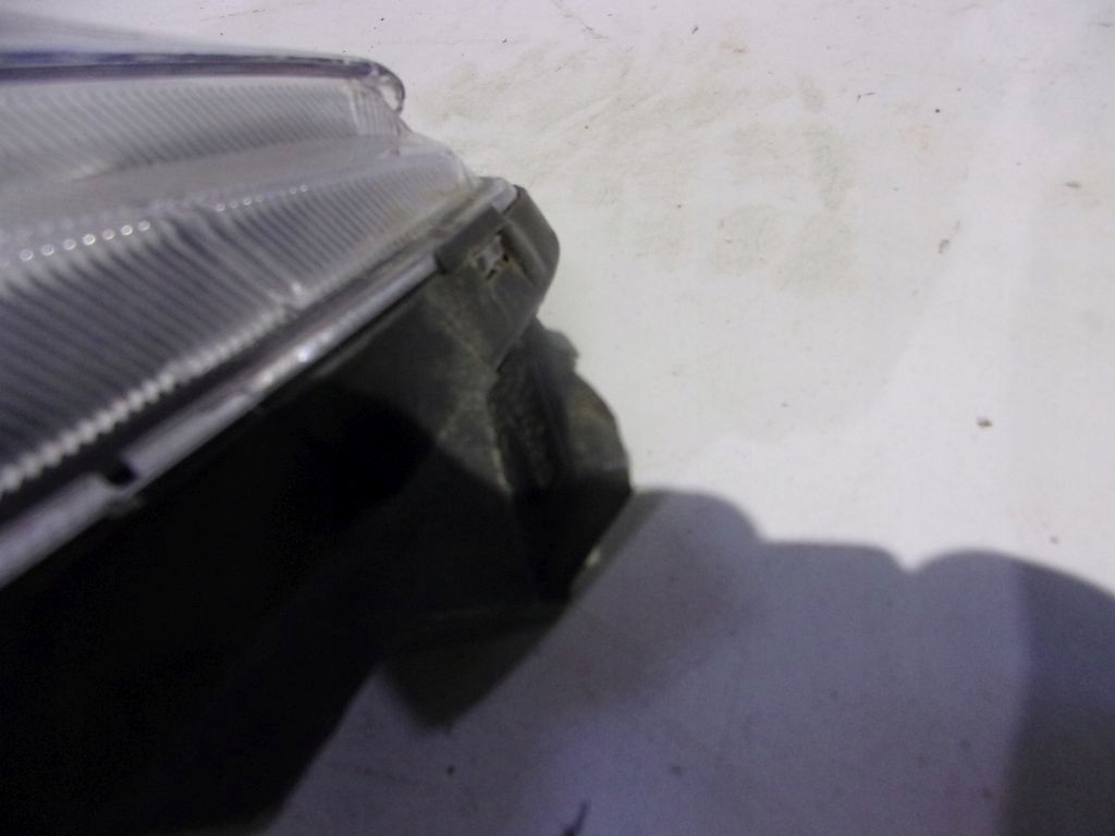 Toyota Yaris II lift light right front damaged