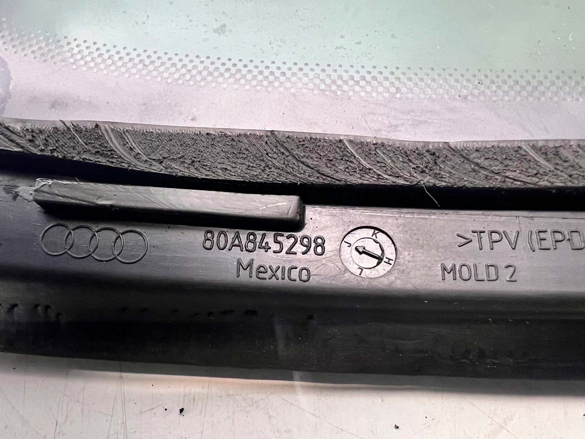 window bodywork right rear part AUDI Q5 FY 2017R 80A845298J