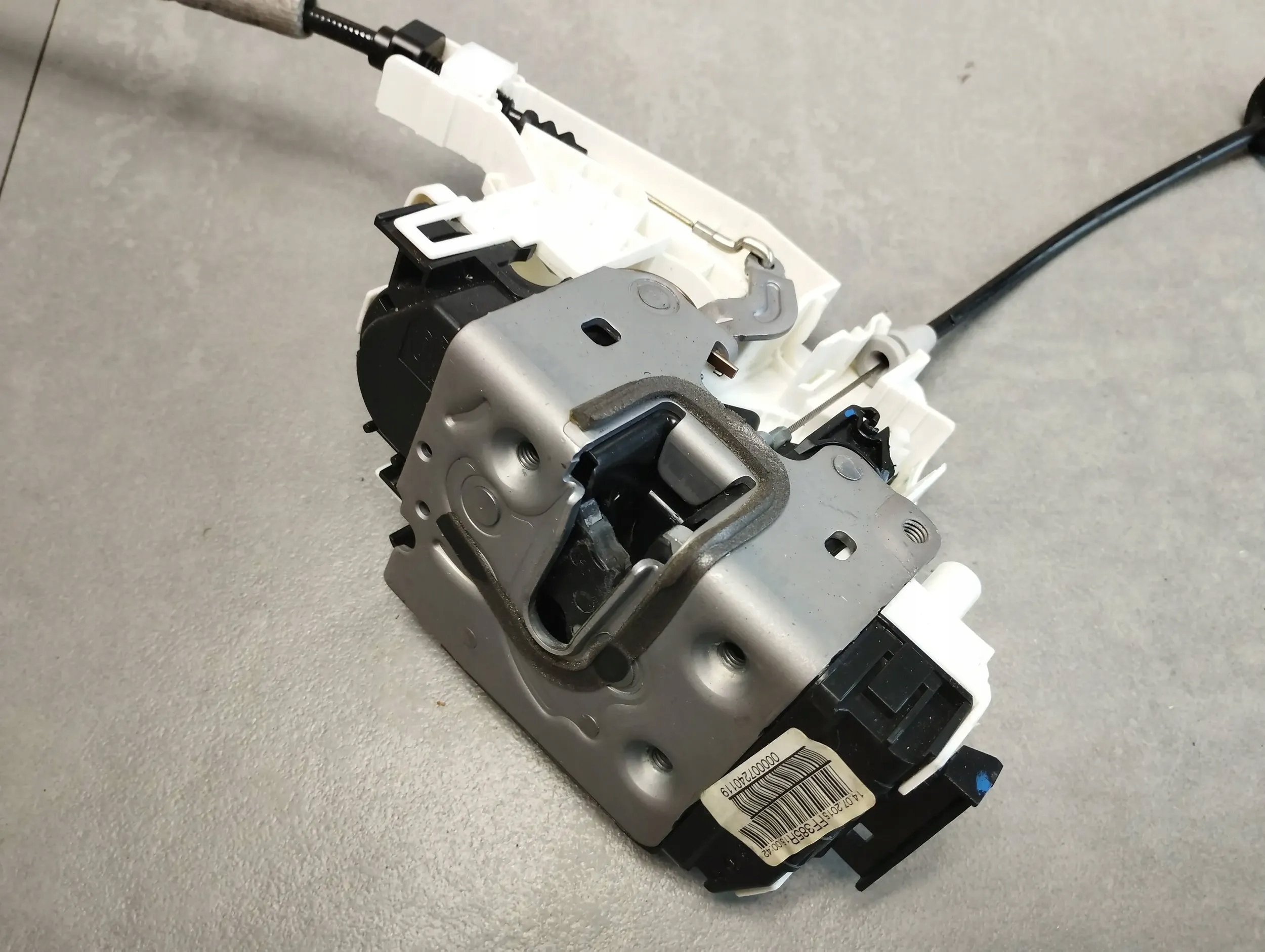Mercedes-Benz CLS C218 lock right front UK A0997200235