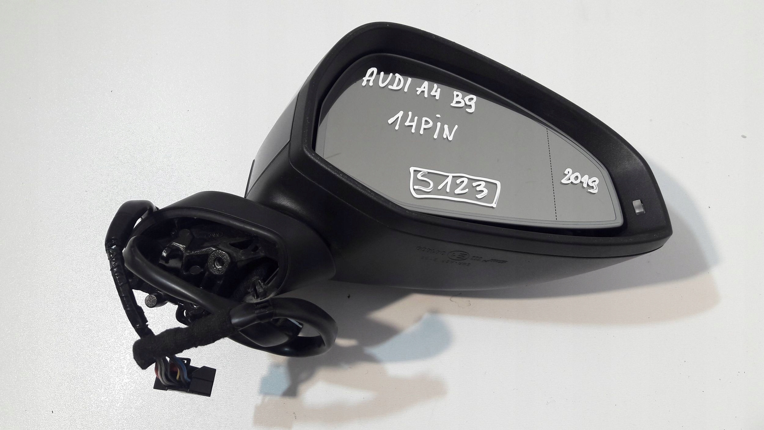 Audi A4 S4 B9 mirror right 14 pin 2019 (S123)