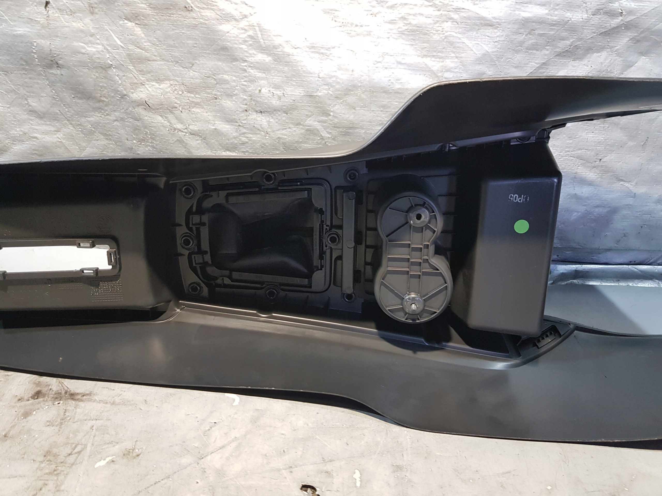TUNEL mitte SKODA FABIA III KOMBI 19R 6V0863243 + Schlaltknopf