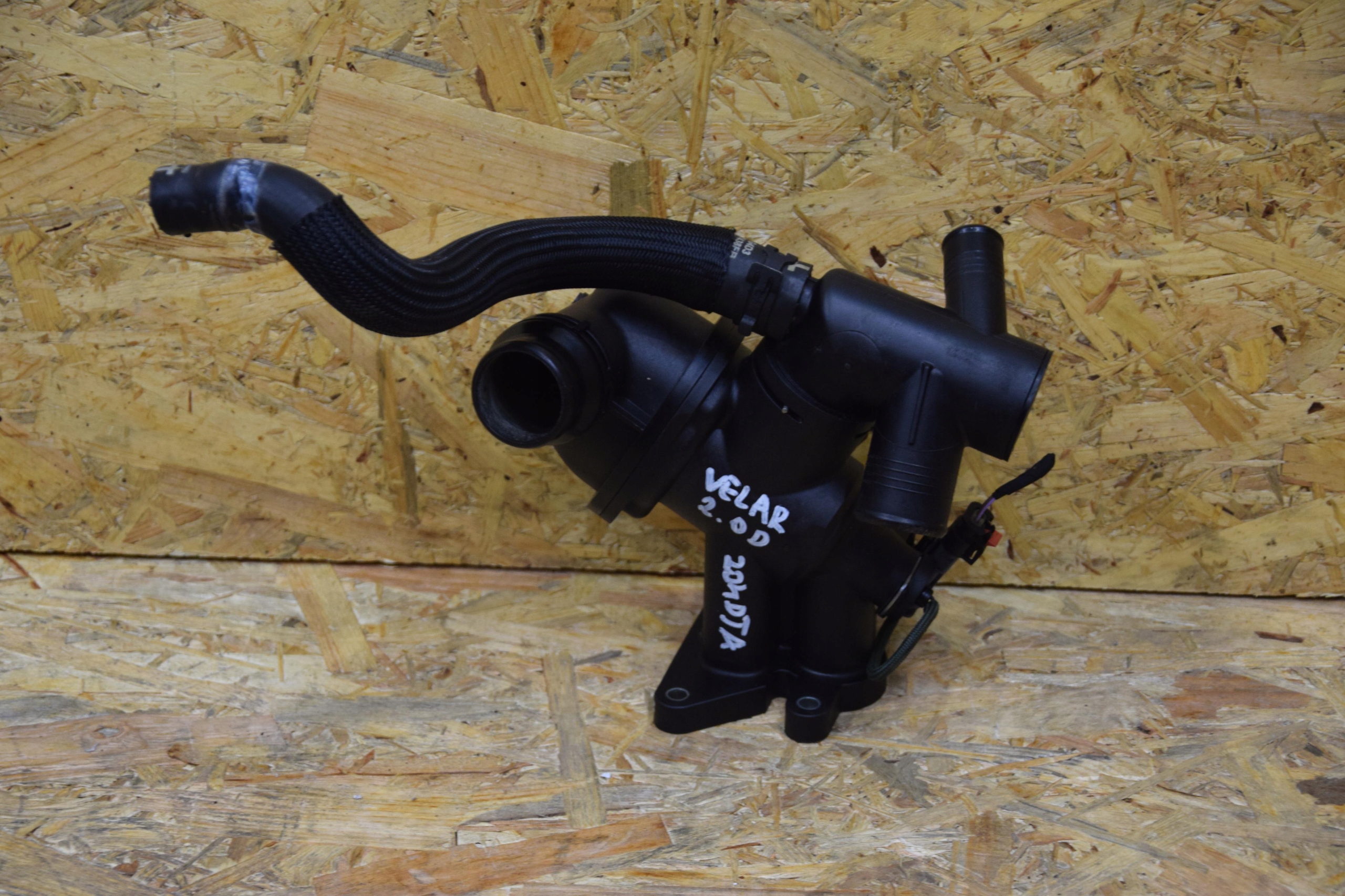 G4D3-8575-AF - КОРПУС ТЕРМОСТАТА + ТЕРМОСТАТ + ДАТЧИК VELAR 2.0 D