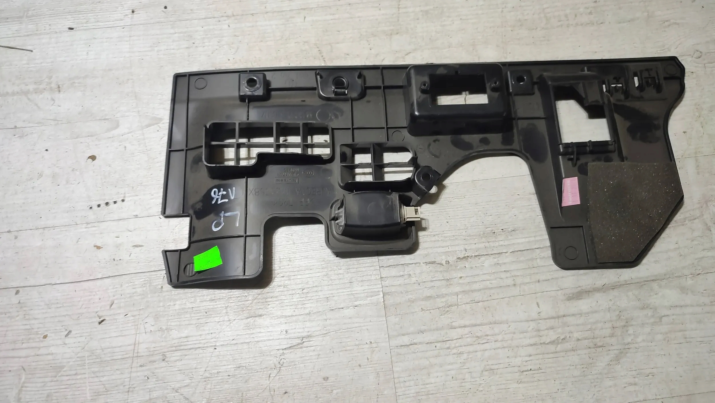Mercedes-Benz A-classa W176 front side left cover consoles of the dashboard