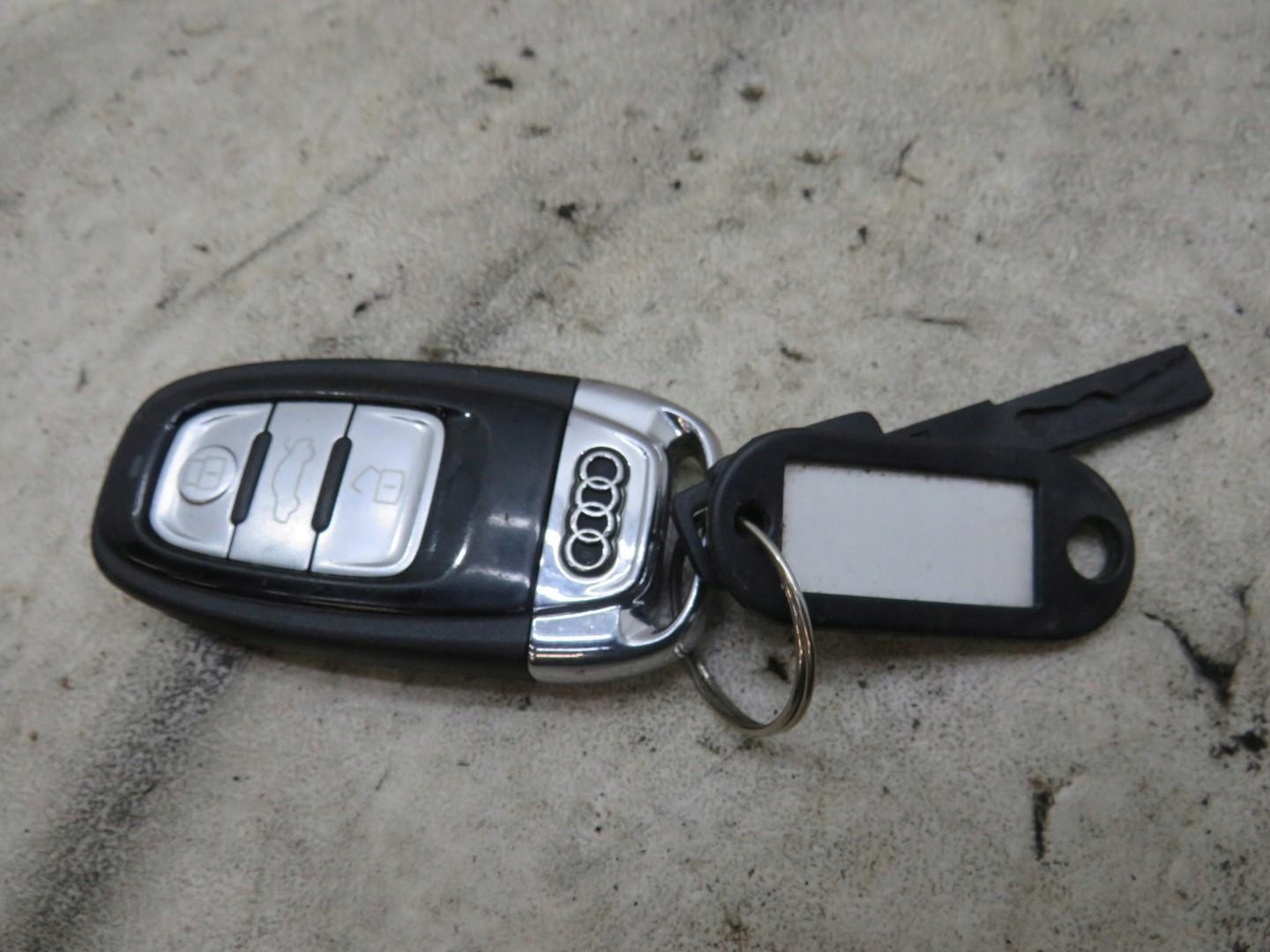 Брелок AUDI A8 D4