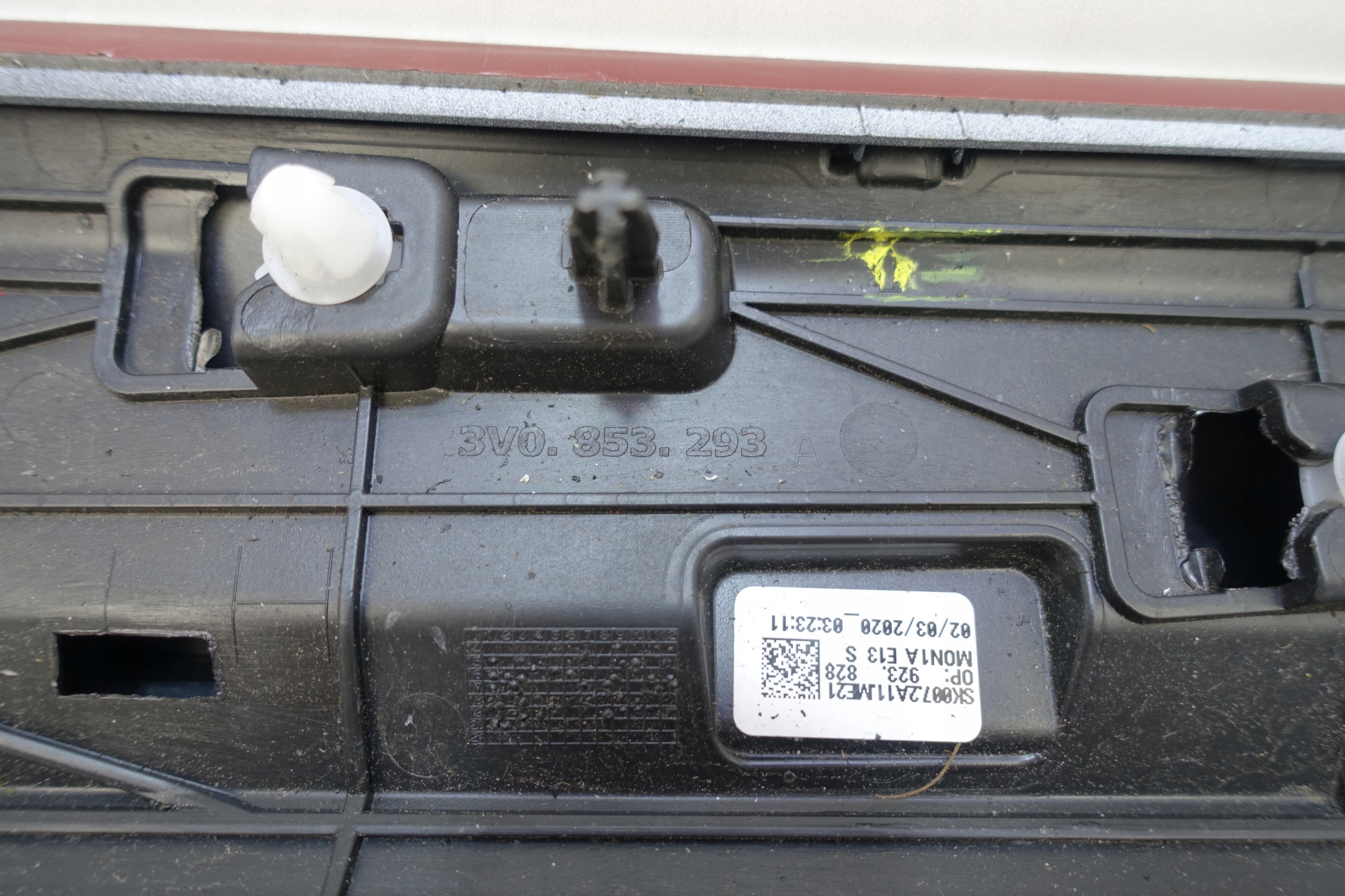 moulding door left front SKODA SUPERB III 3V0