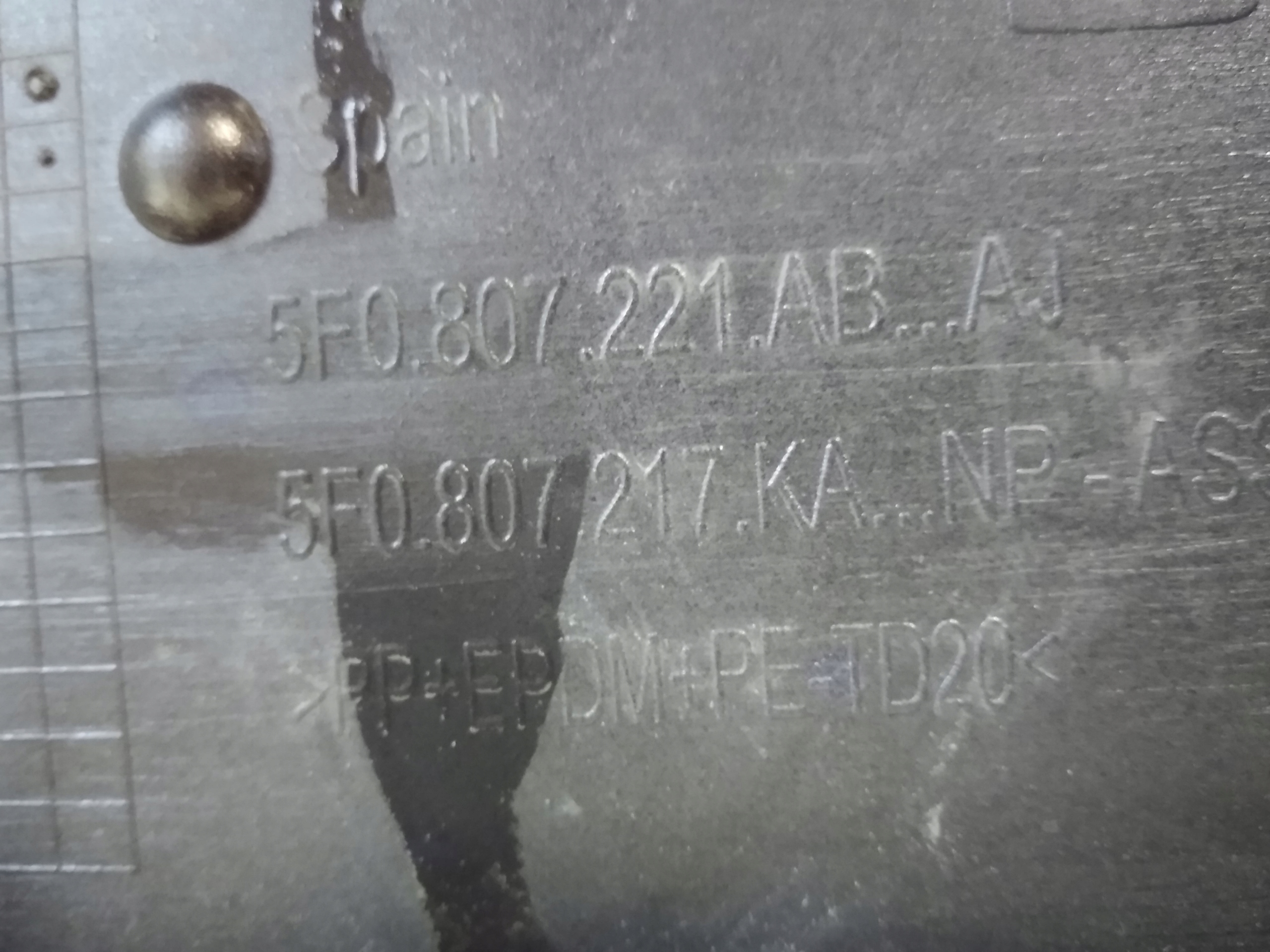 SEAT LEON III LIFT CUPRA ZDERZAK PRZÓD 4PDC 2016- Powierzchnia malowana