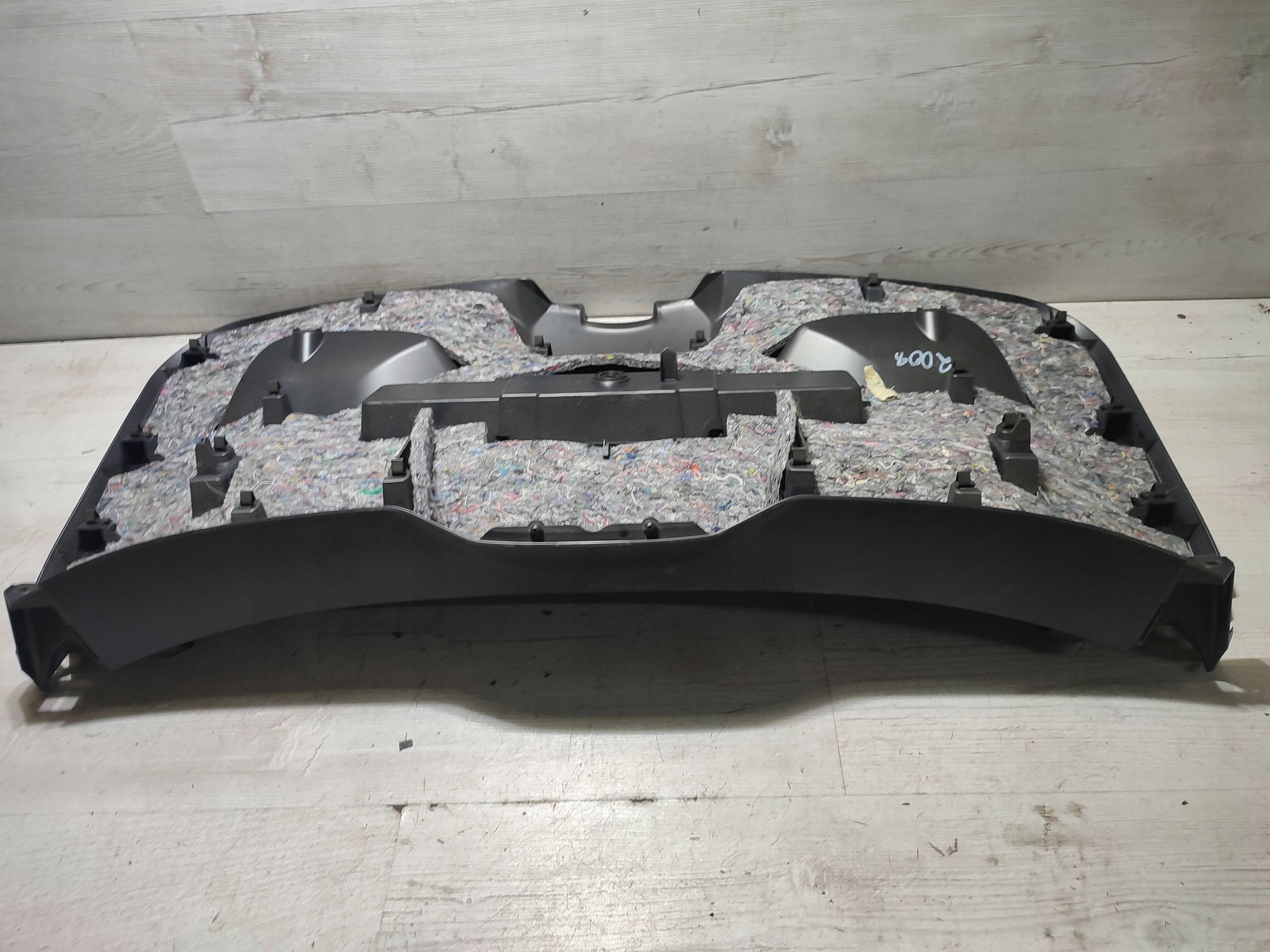 Peugeot 2008 II 2020 side of the rear bonnet boot