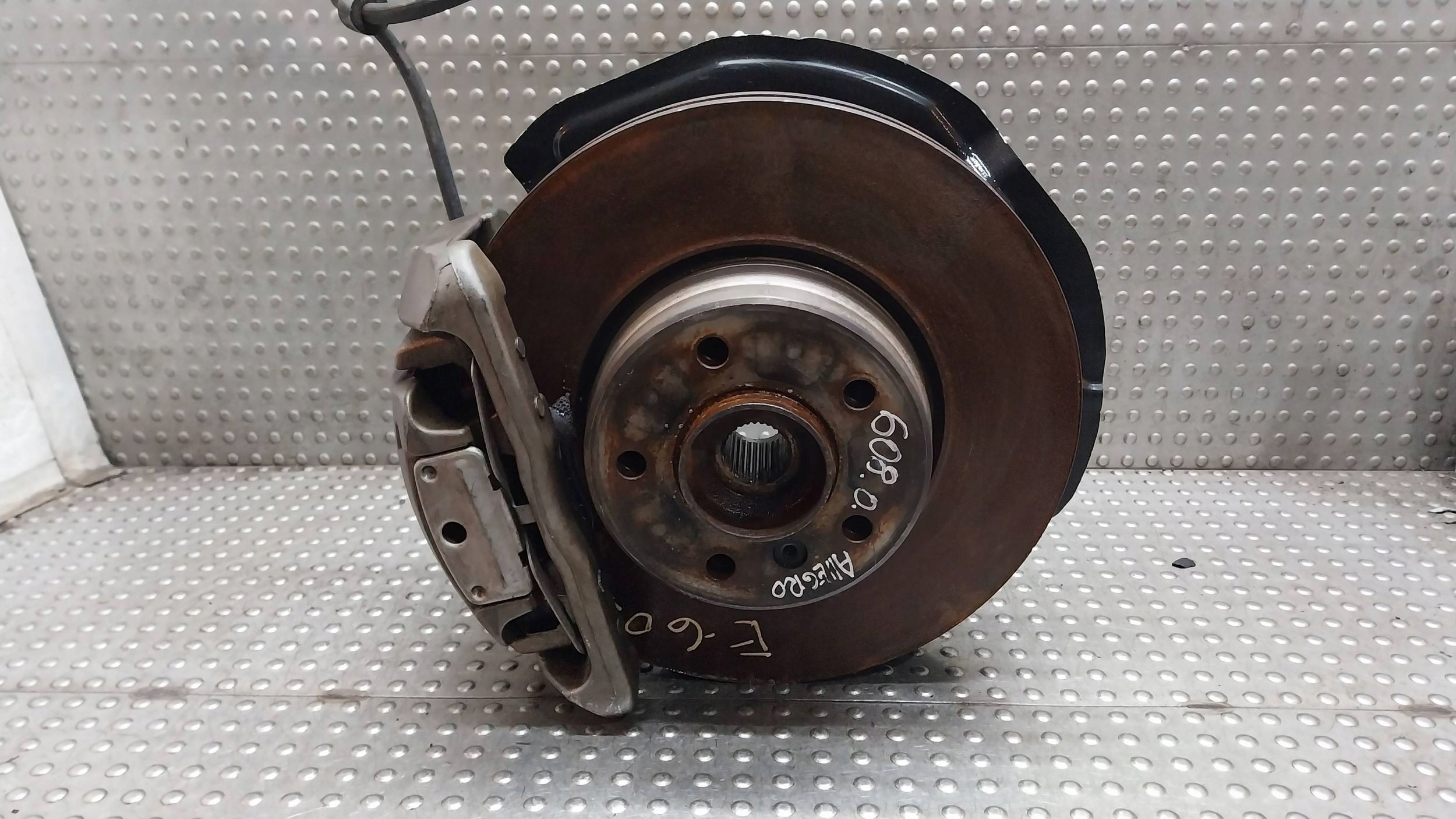 otoč čepu třmen pravý předek KPL 6768316 BMW E60 E61 XDRIVE