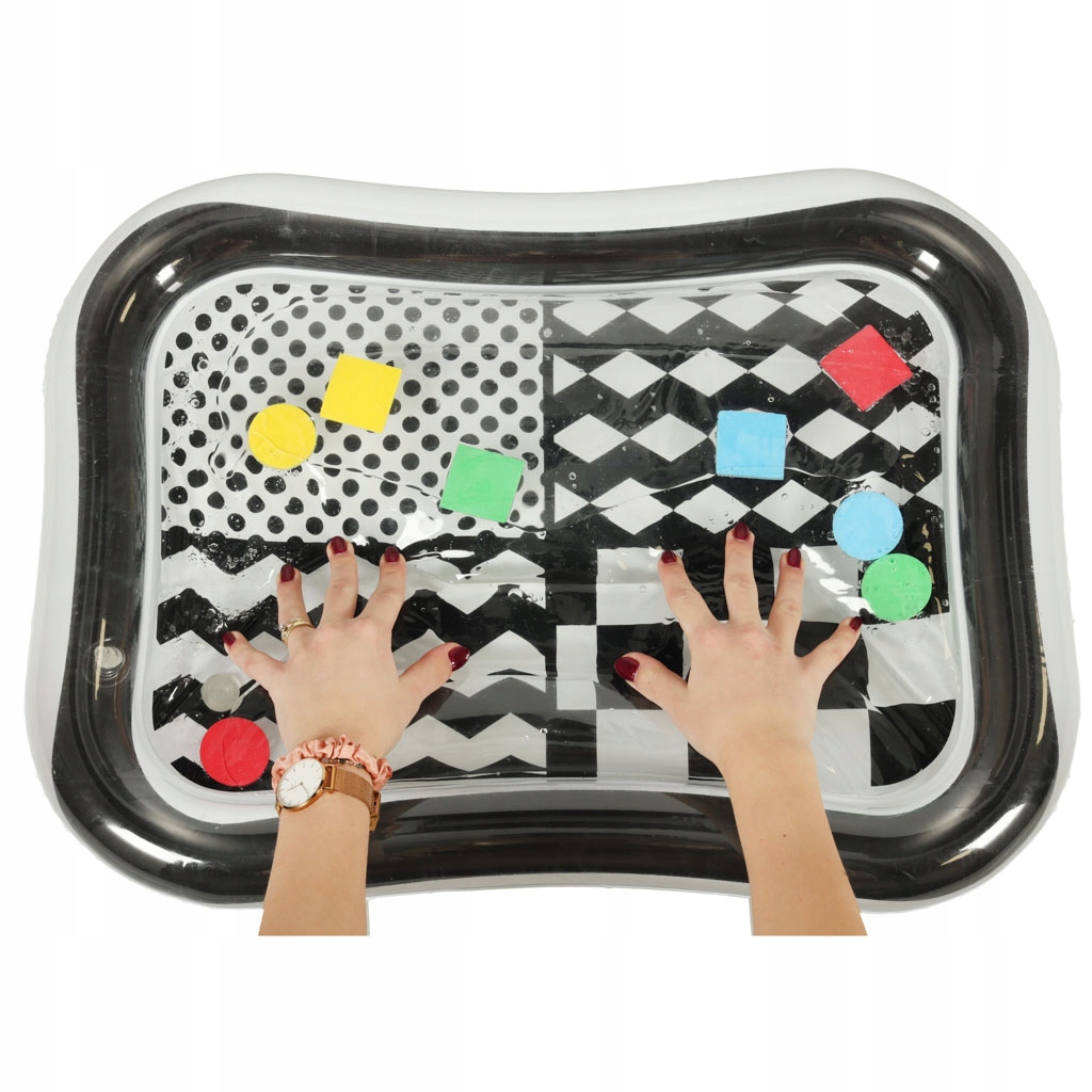 Mata wodna sensoryczna dmuchana dla niemowląt czarno-biała mix wzorów 65x50 Materiał plastik