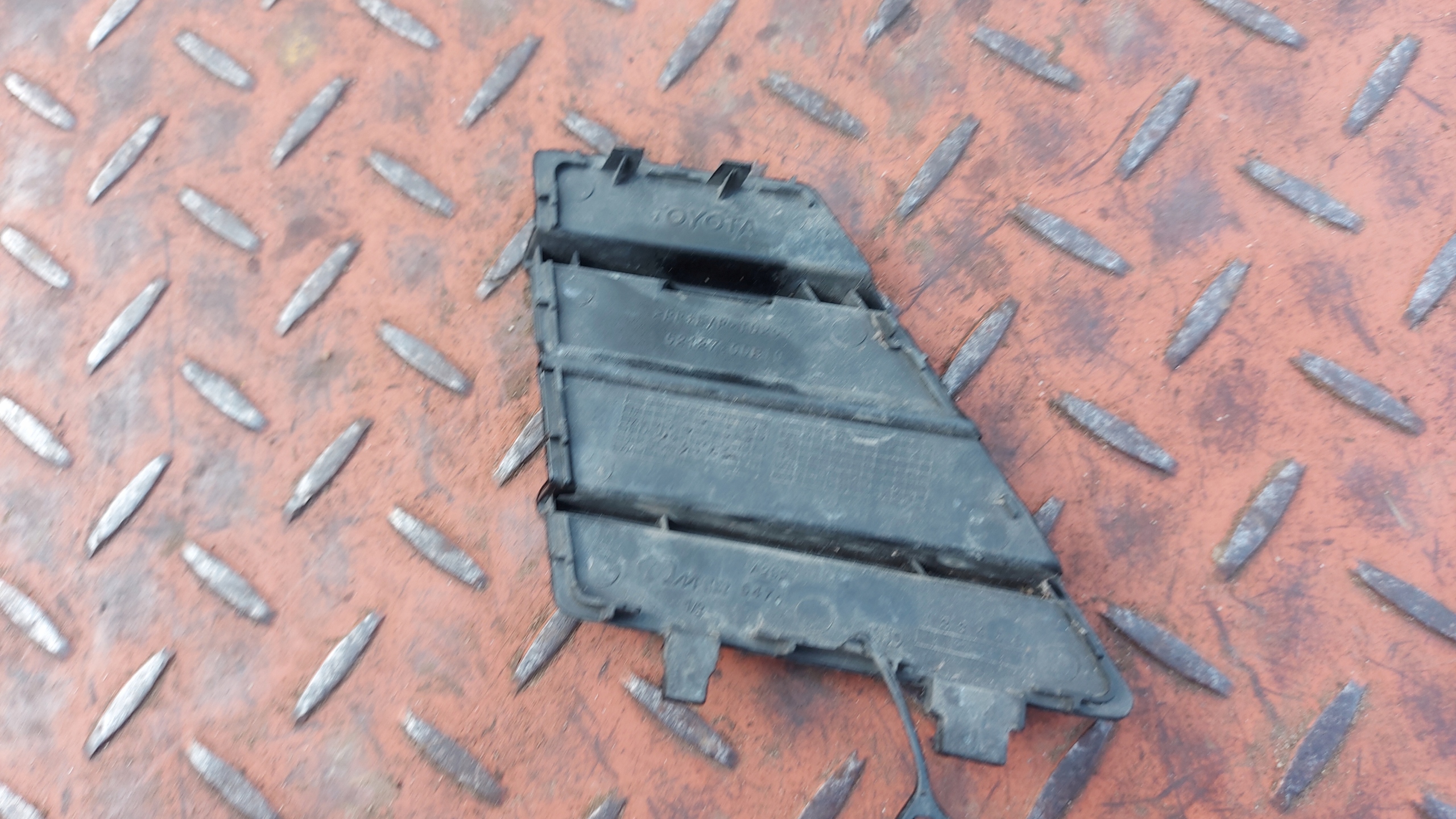 towing hook cap front TOYOTA YARIS III 17
