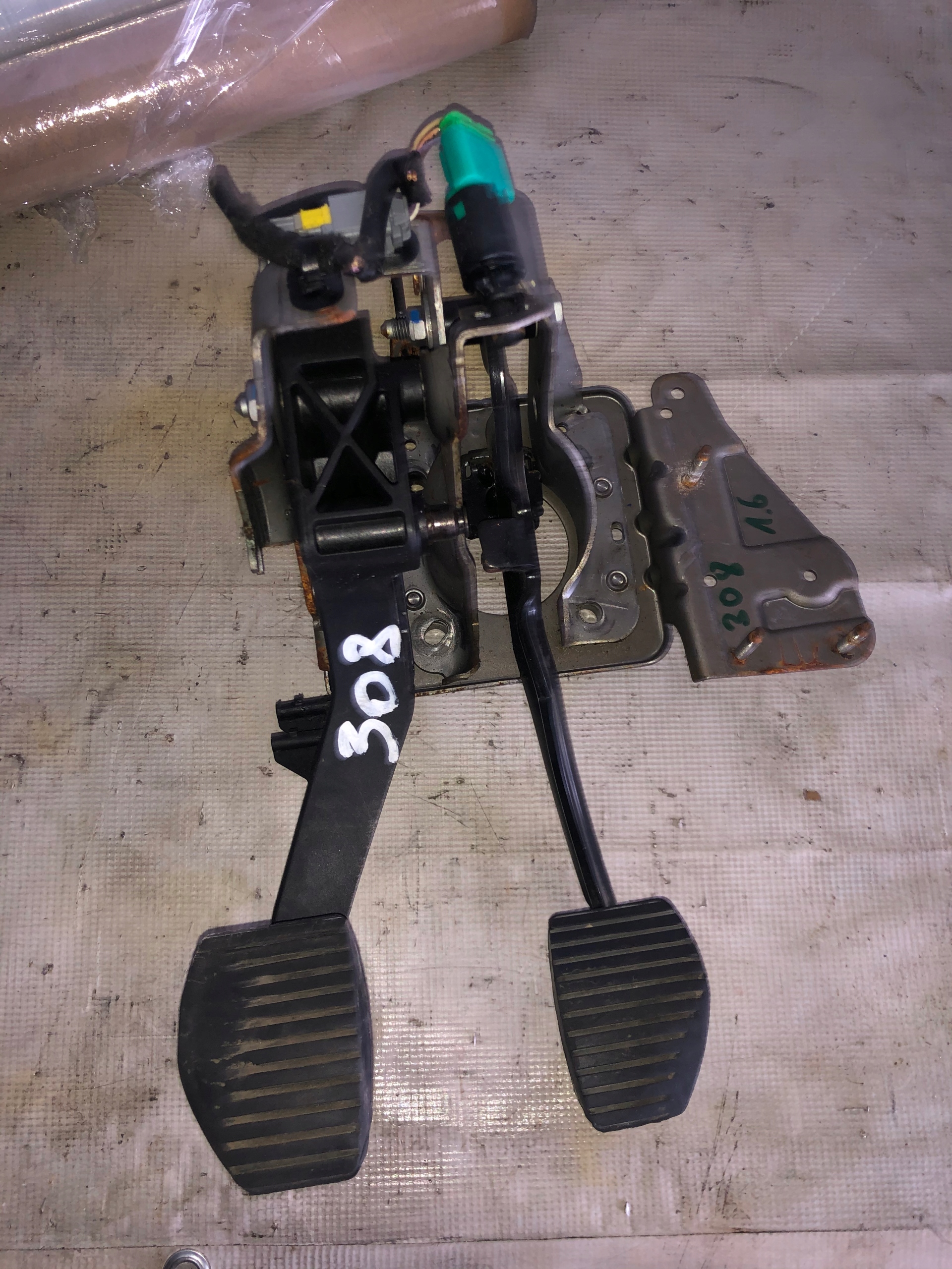 PEDAŁ SPRZĘGŁA I HAMULCA PEUGEOT 308