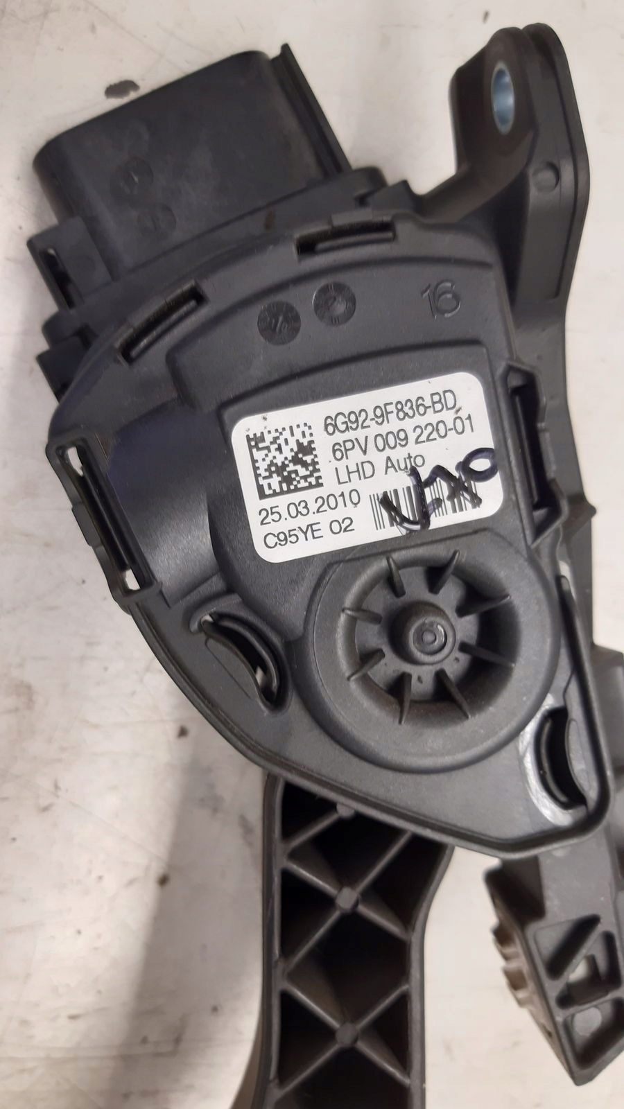 accelerator pedal Volvo V70 III kombi LIFT 2,0D