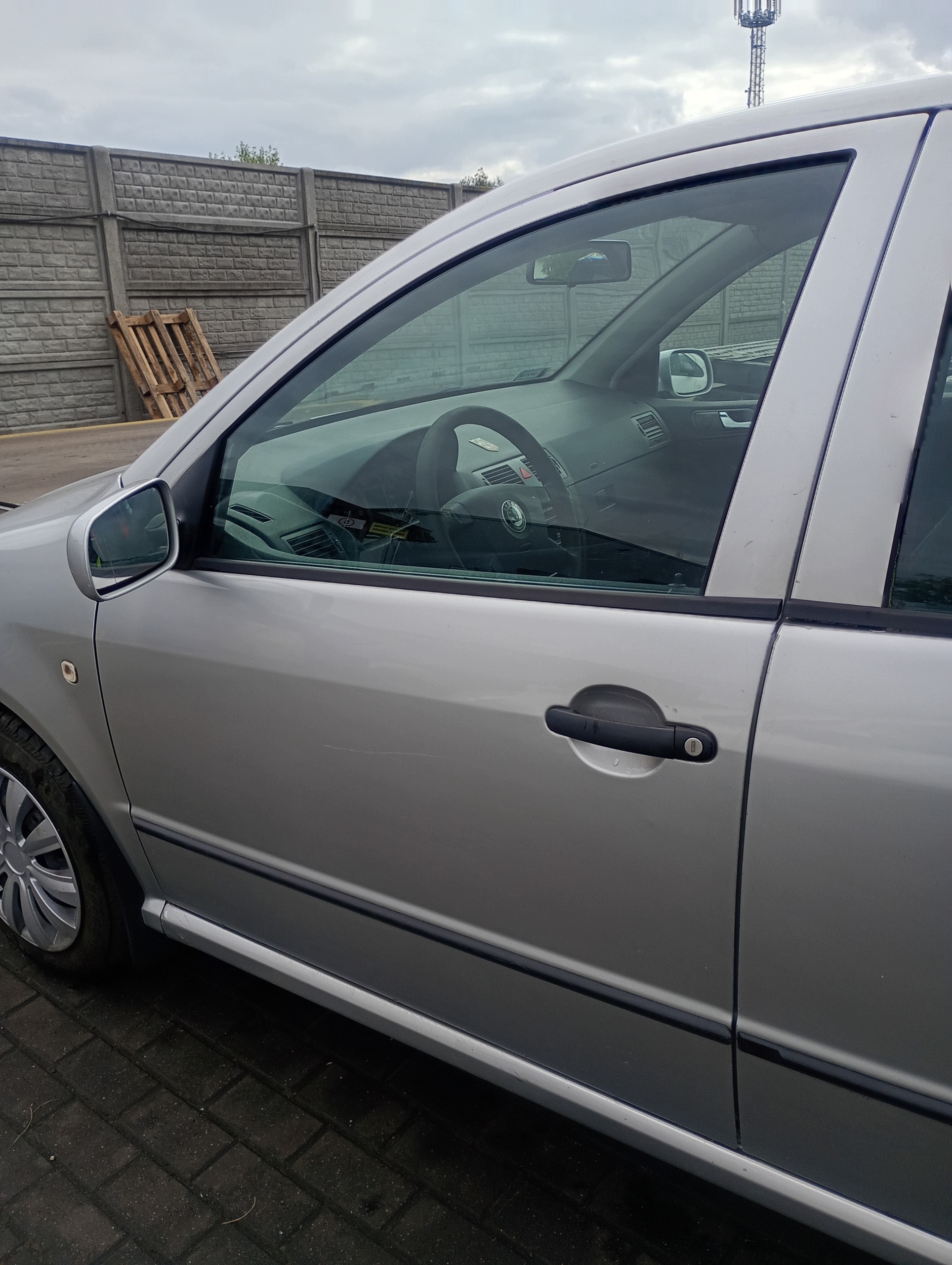 door left front front Skoda Fabia and 1 99-07 code lakieru 9102