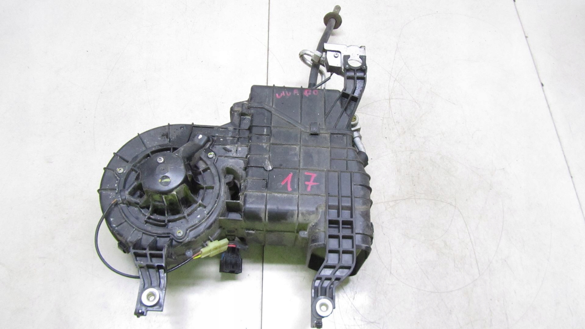 050/017 - TRAFIC VIVARO II ОБОГРЕВАТЕЛЬ ЗАДНИЙ 8200006922A 06-14