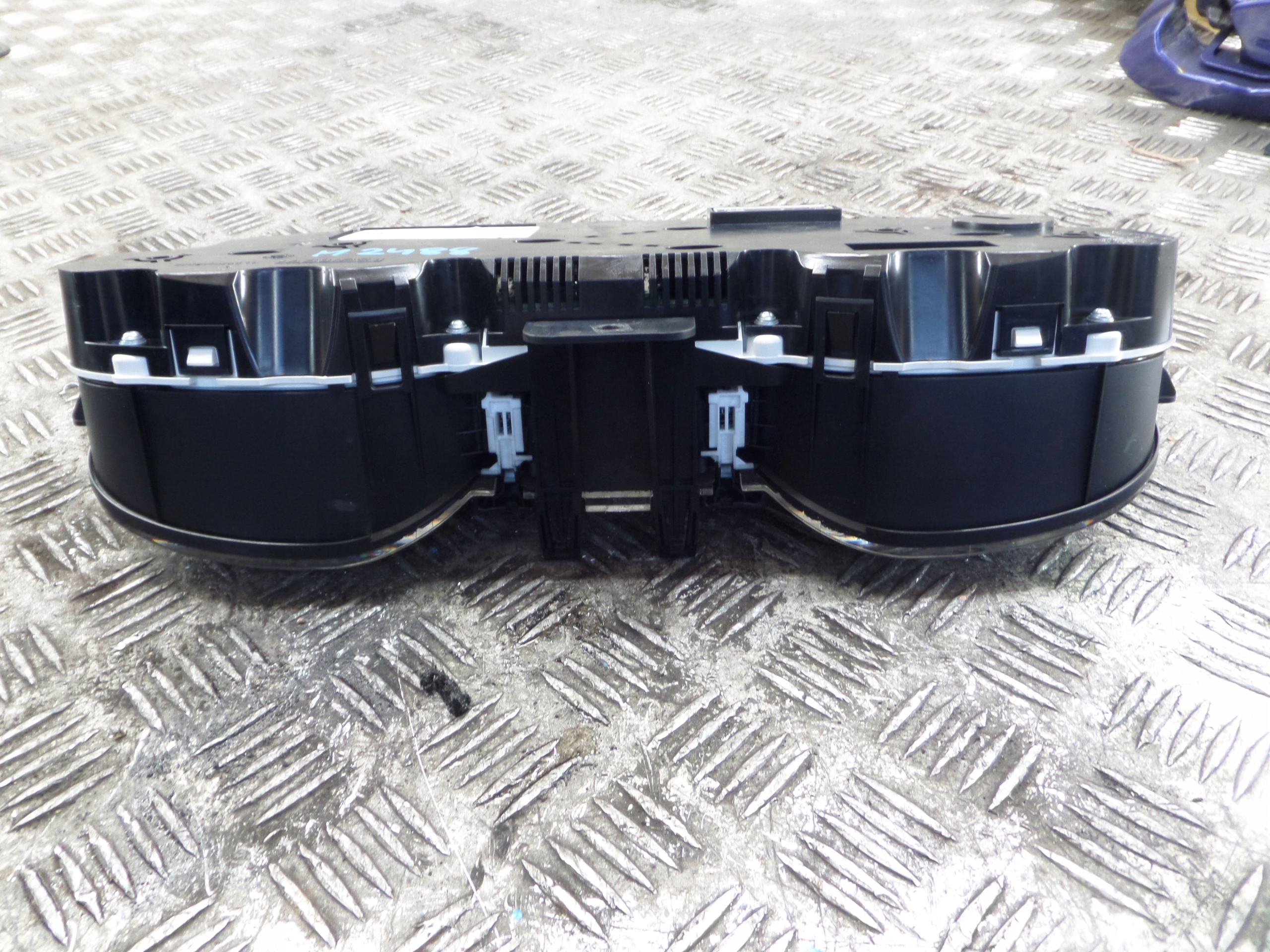 AUDI A4 B8 LIFT dials clock UK 8K0920983G
