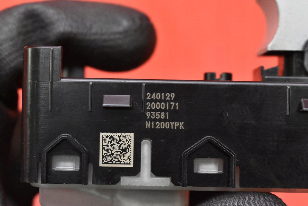 switch lifting windows right front EU 93581N1200YPK HYUNDAI KONA 2 II