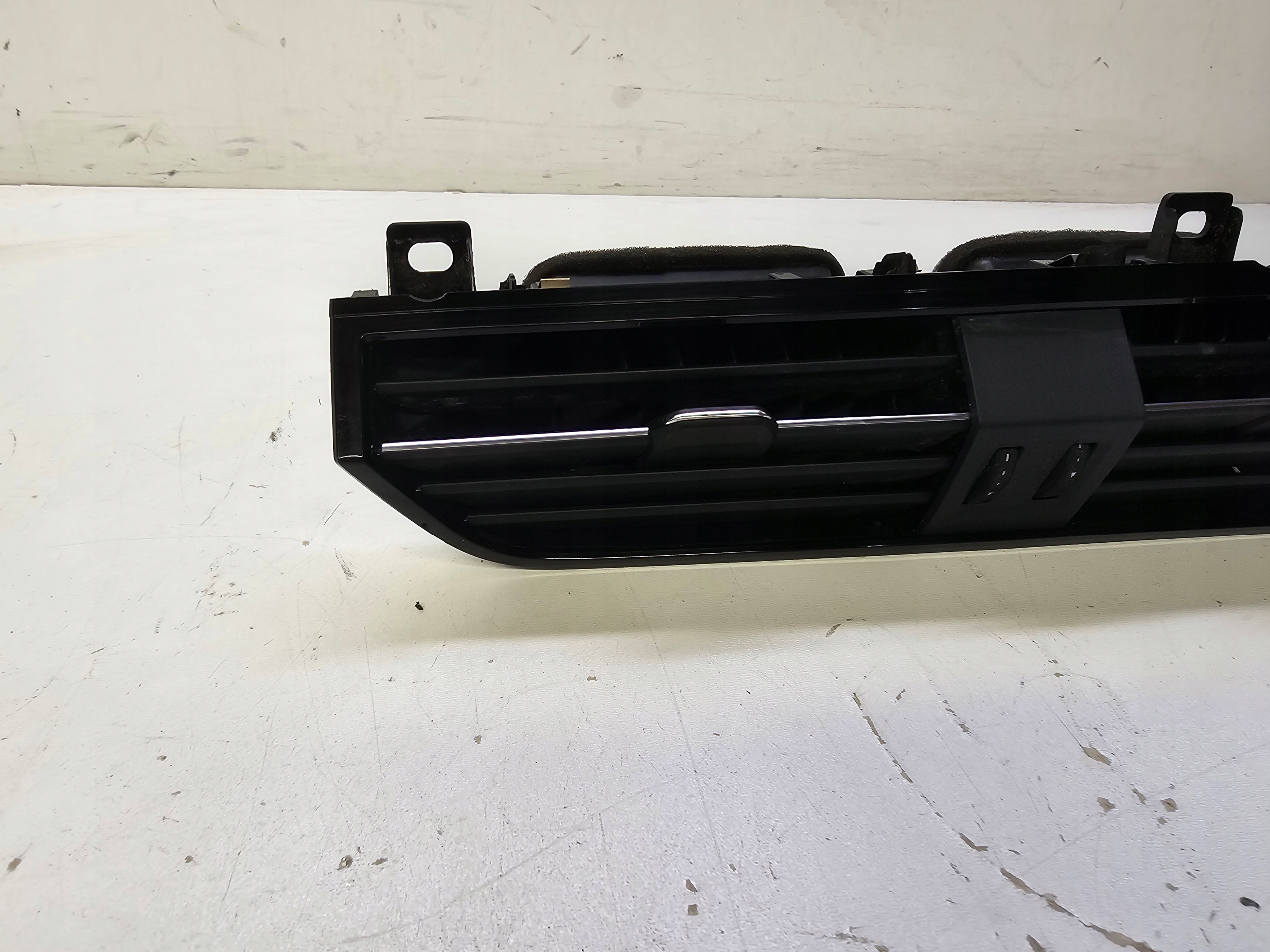 grid air conditioning devices central AUDI Q3 F3 83B820903 6PS