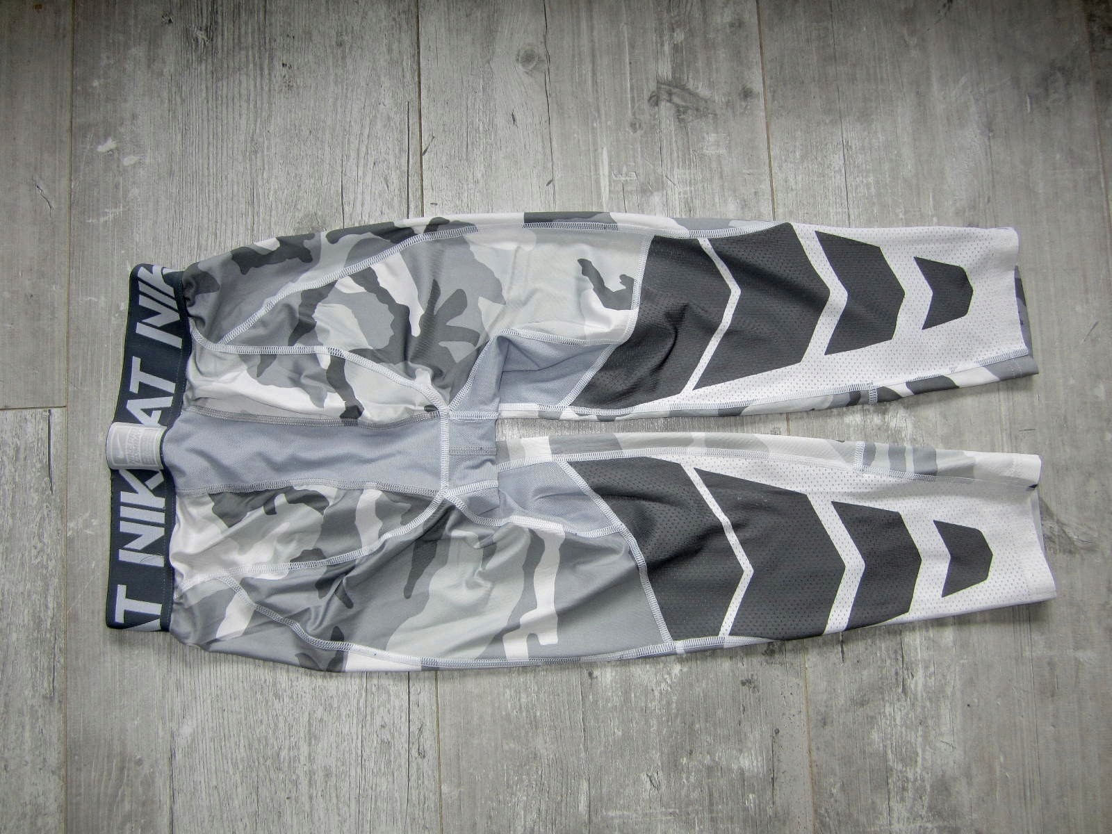 NIKE Pro Combat_S (36)_Professional Athletic Wear Marka Nike