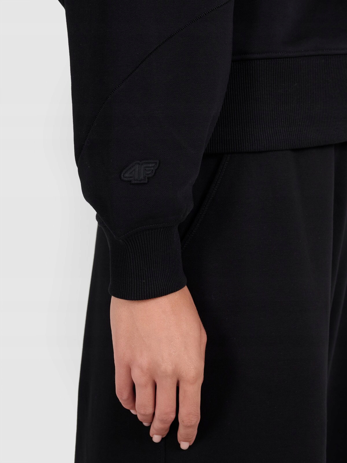 4F tepláková mikina 4FWAW25TSWSF1888 černá